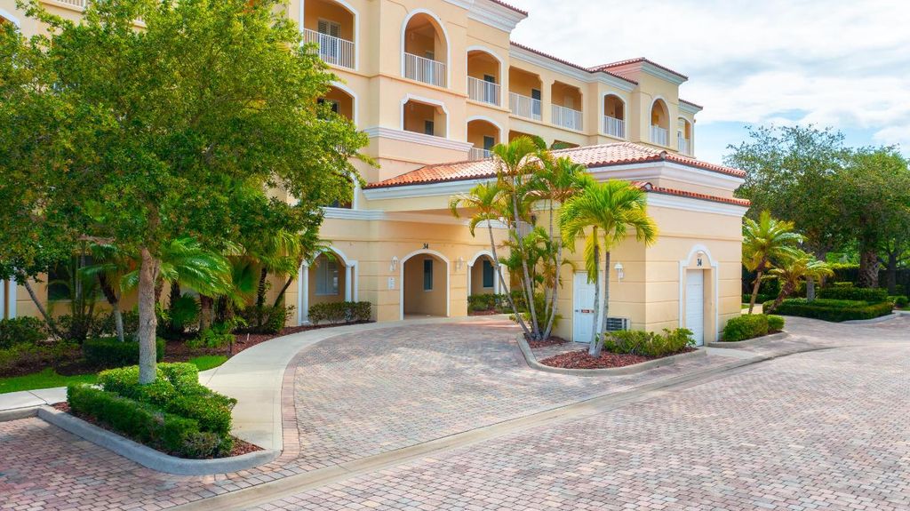 Photo of 34 Harbour Isle Drive W #105, Fort Pierce, FL 34949 (MLS # R10996924)