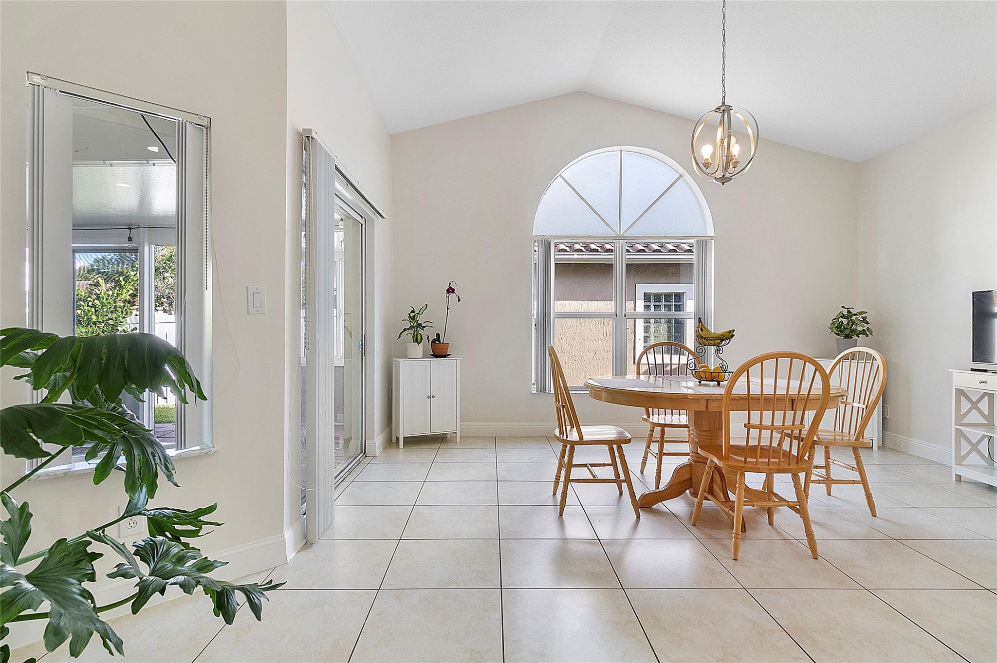 GOLDEN BAY - Residential