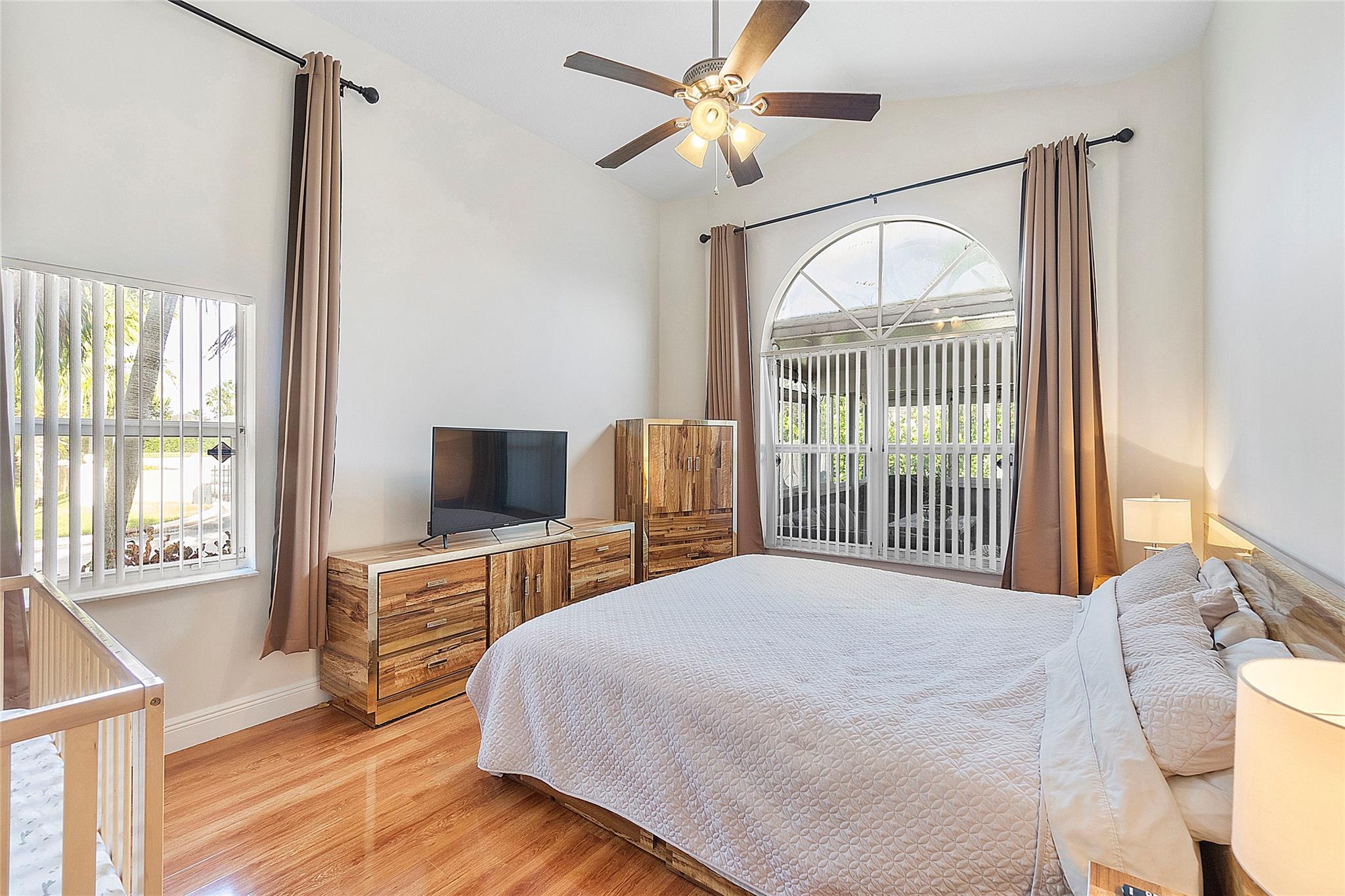 GOLDEN BAY - Residential