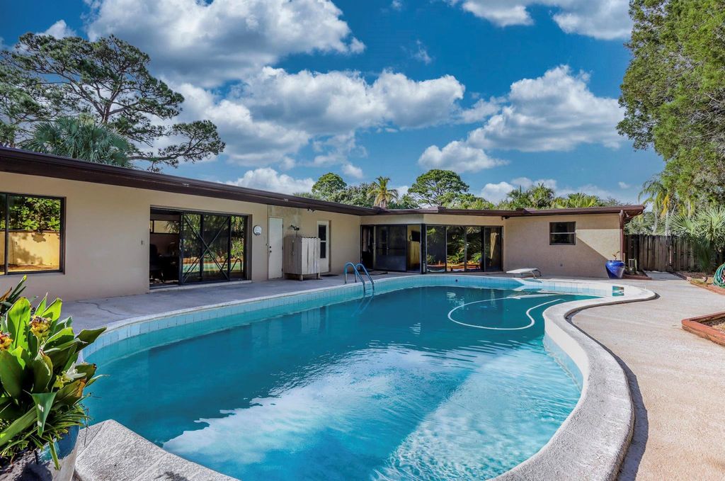 Photo of 335 SW Dyer Drive, Stuart, FL 34994 (MLS # R10930877)