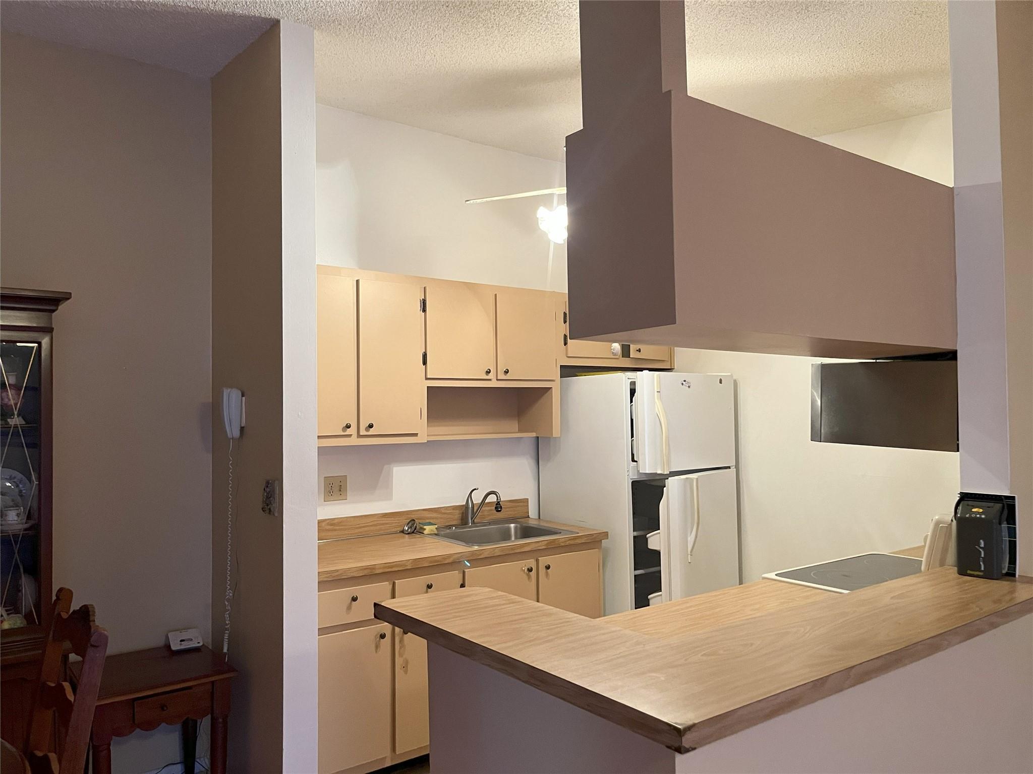7737 Ashmont Cir F205
