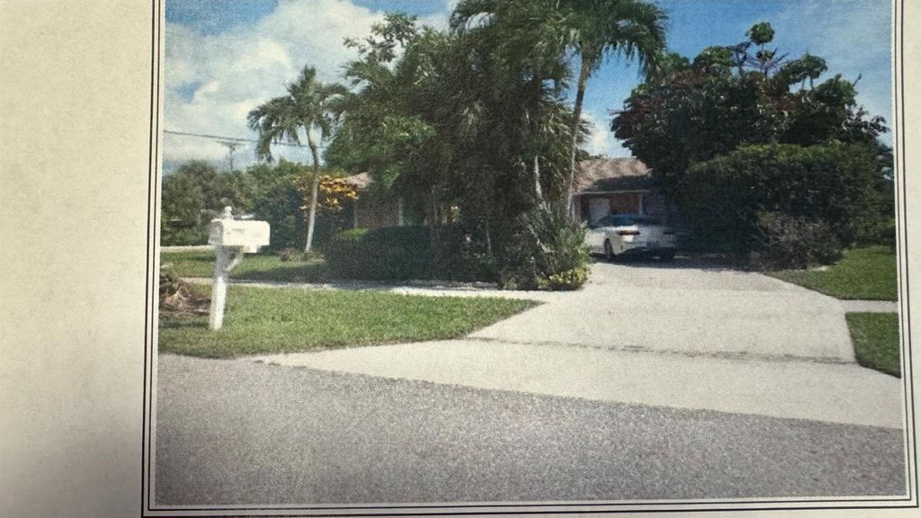 Photo of 96 E Pinehill Trail E, Tequesta, FL 33469 (MLS # R10936314)