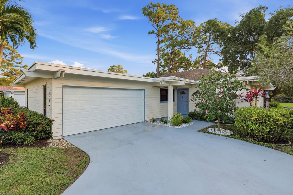 Photo of 6403 Eastpointe Pines St, Palm Beach Gardens, FL 33418 (MLS # R11160595)