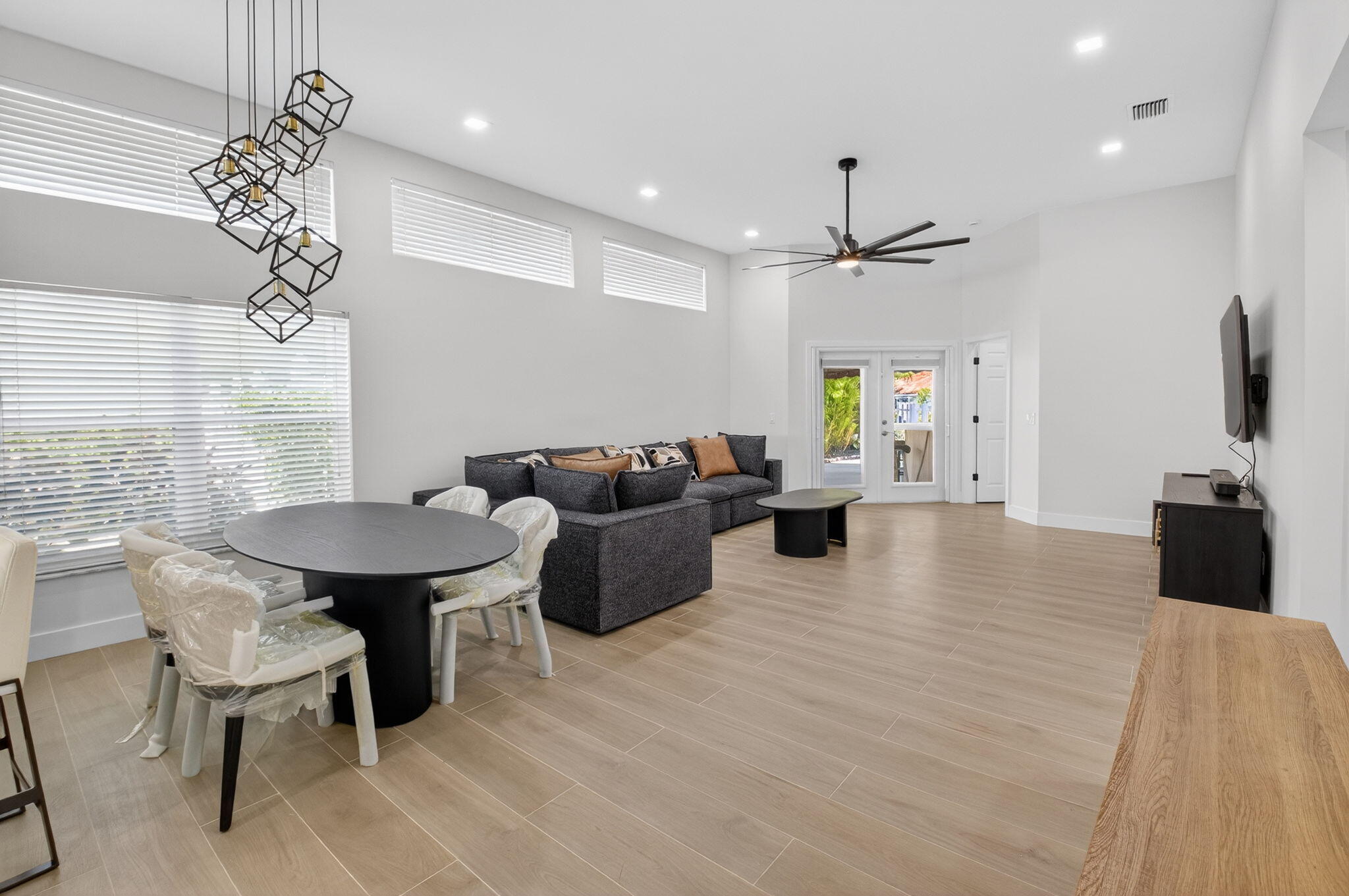 DELRAY LAKES - Residential Lease