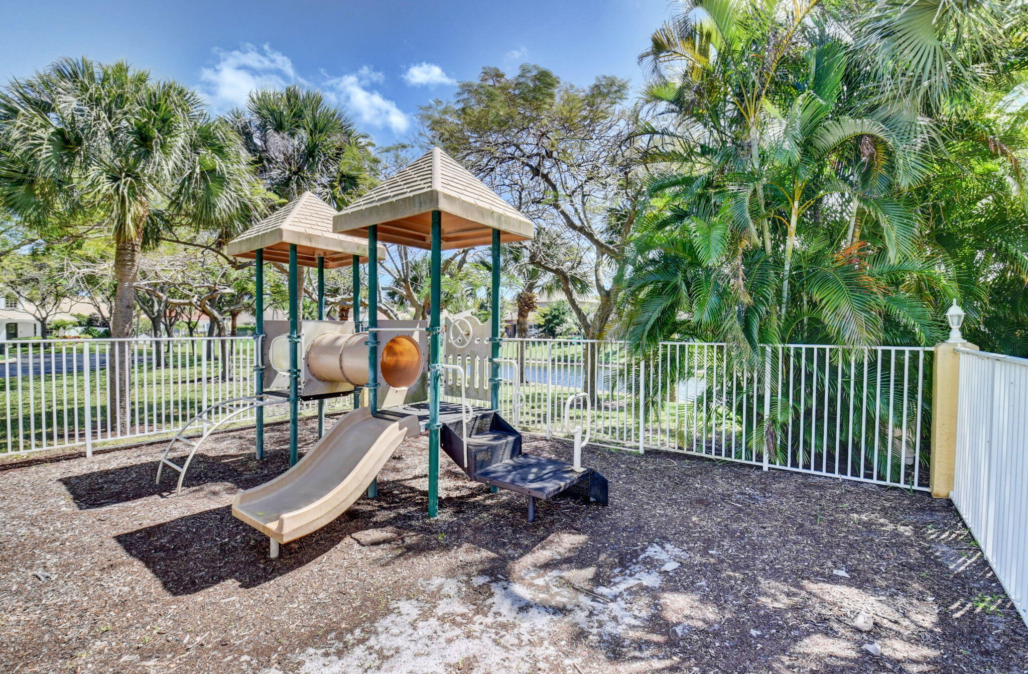 DELRAY LAKES - Residential Lease