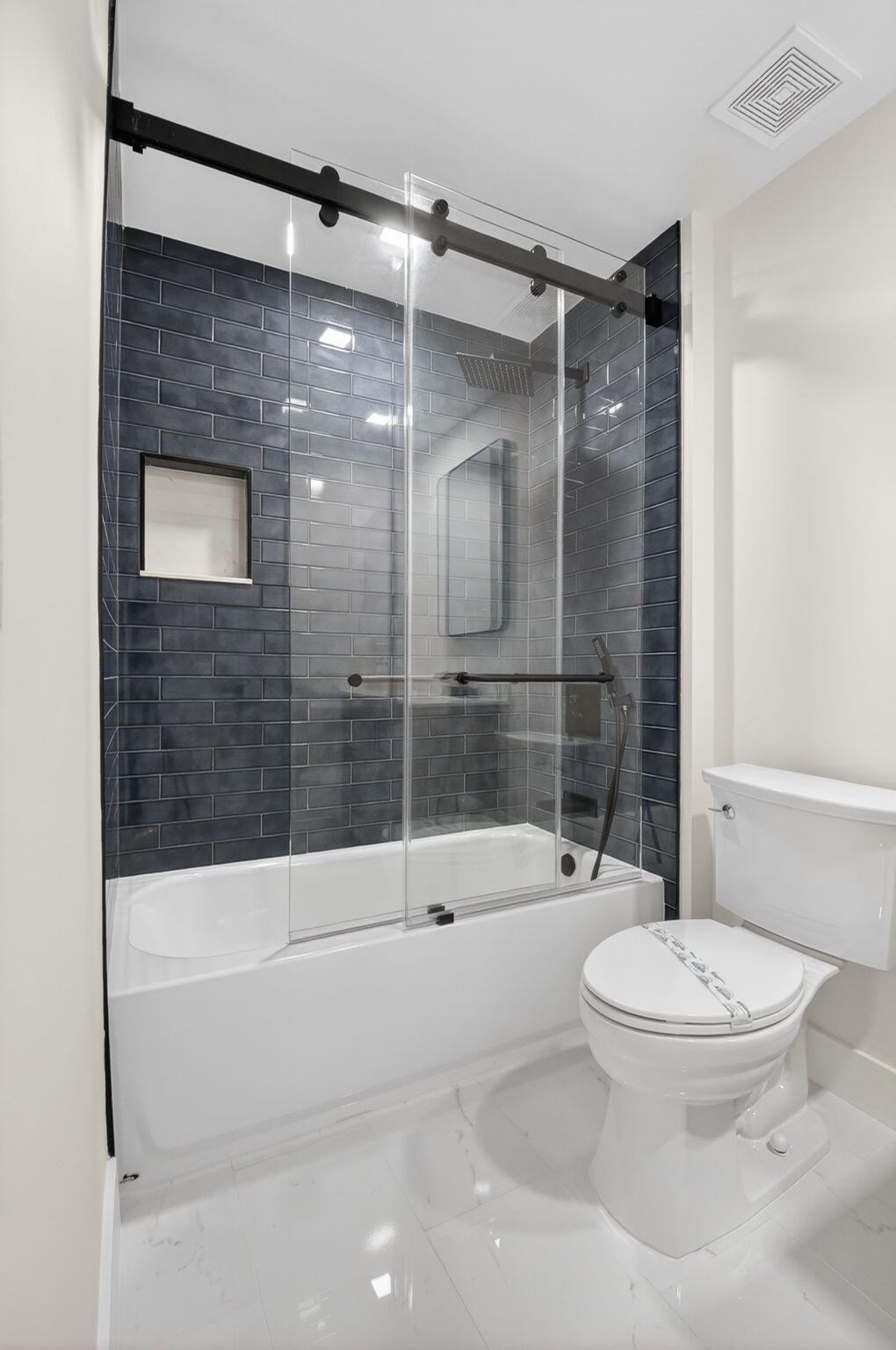 DELRAY LAKES - Residential Lease