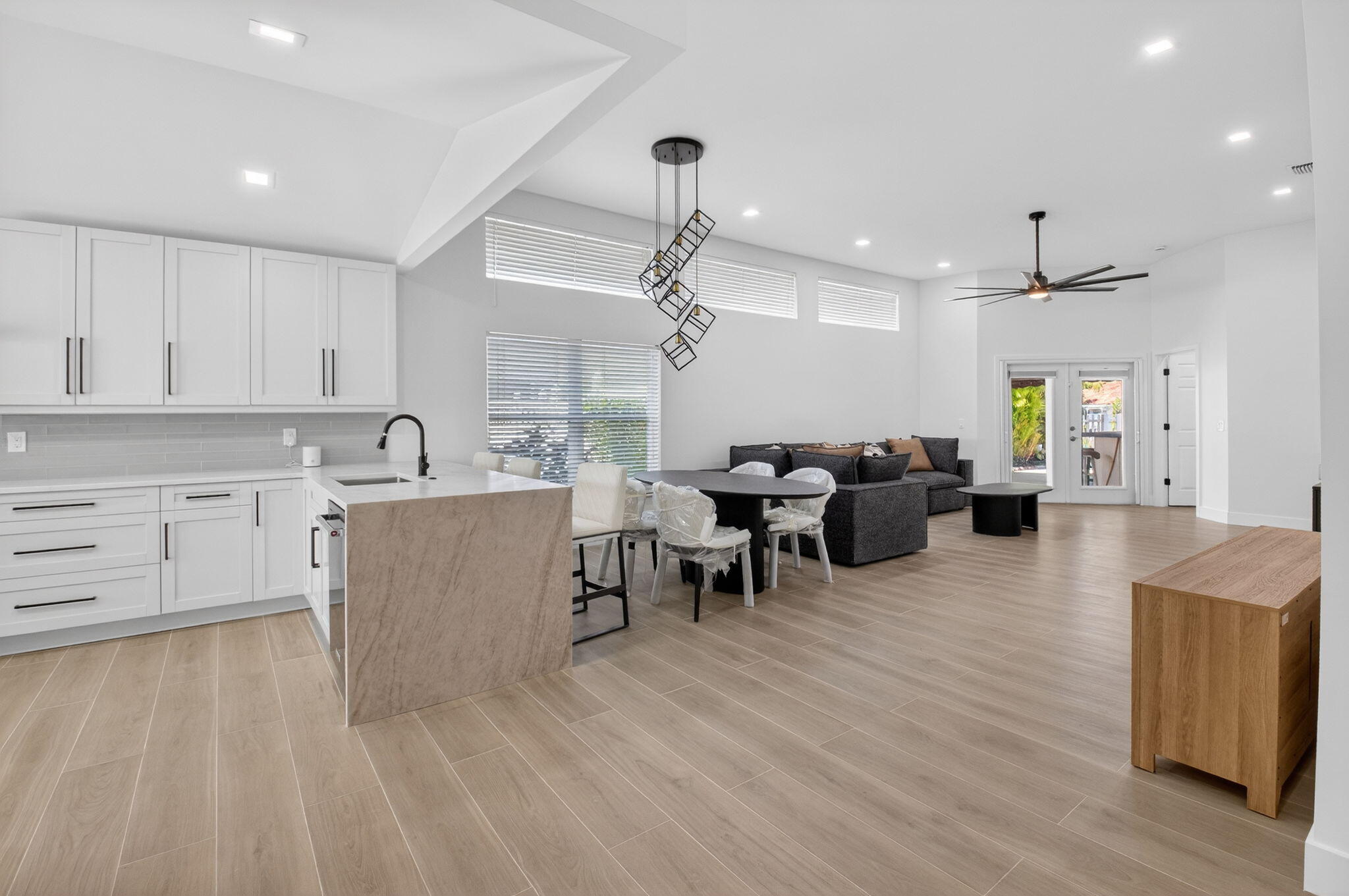 DELRAY LAKES - Residential Lease