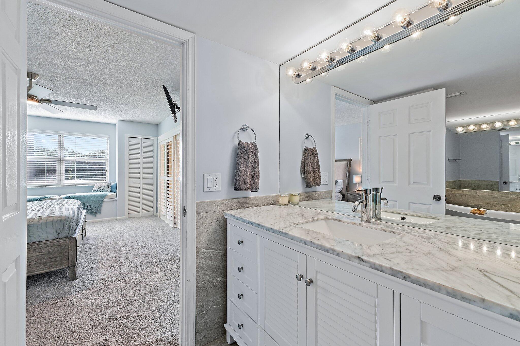 BEACHCOMBER CONDO - Residential