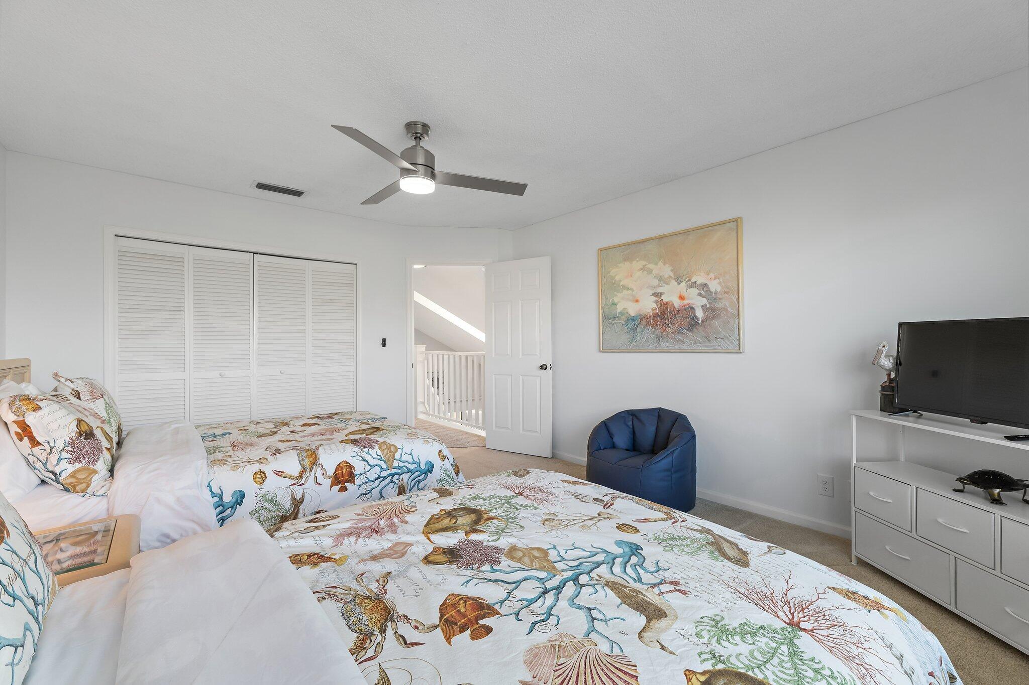 BEACHCOMBER CONDO - Residential