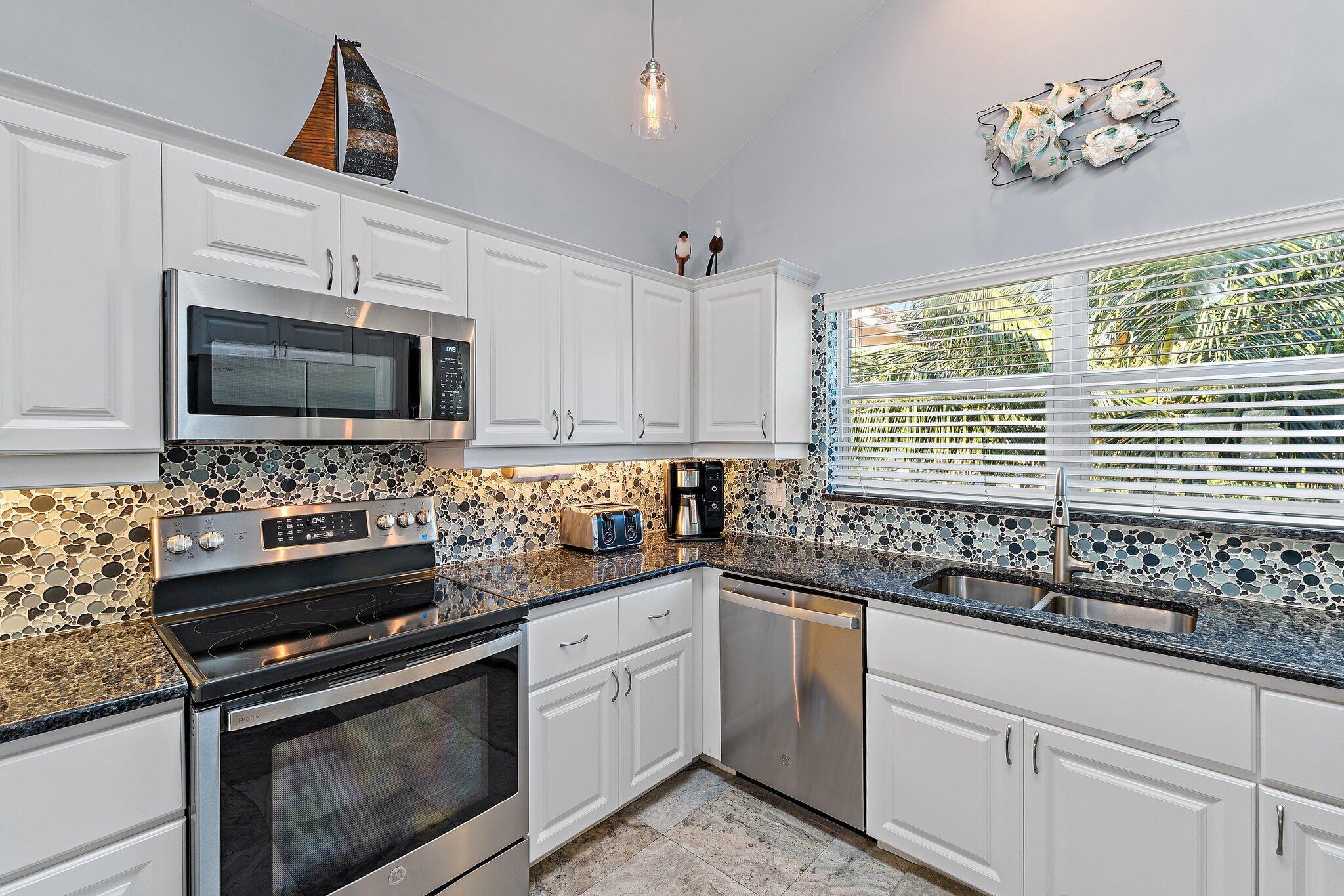 BEACHCOMBER CONDO - Residential