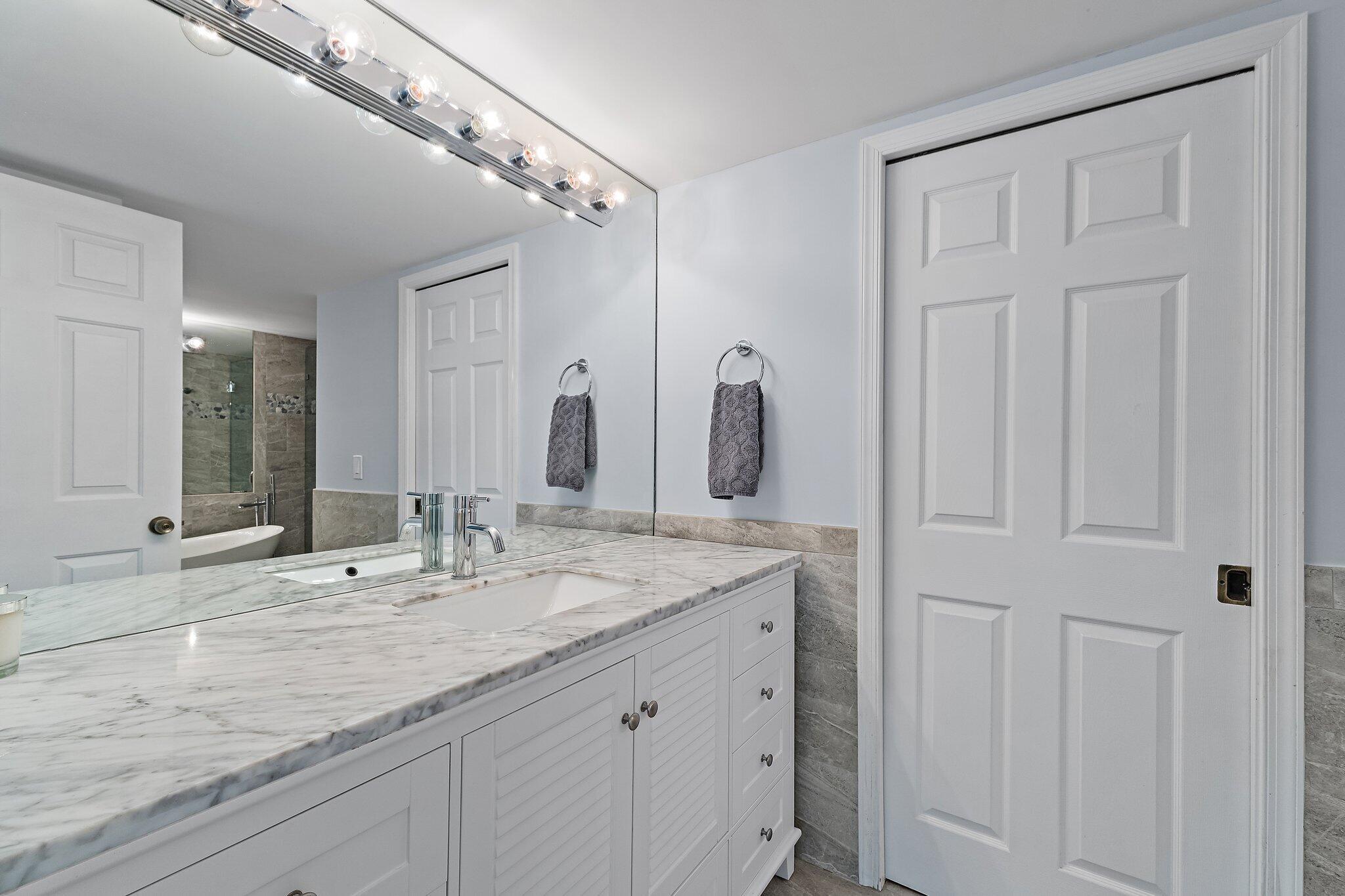 BEACHCOMBER CONDO - Residential