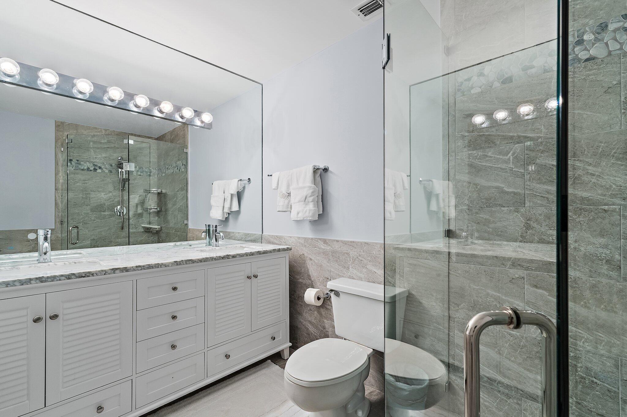 BEACHCOMBER CONDO - Residential