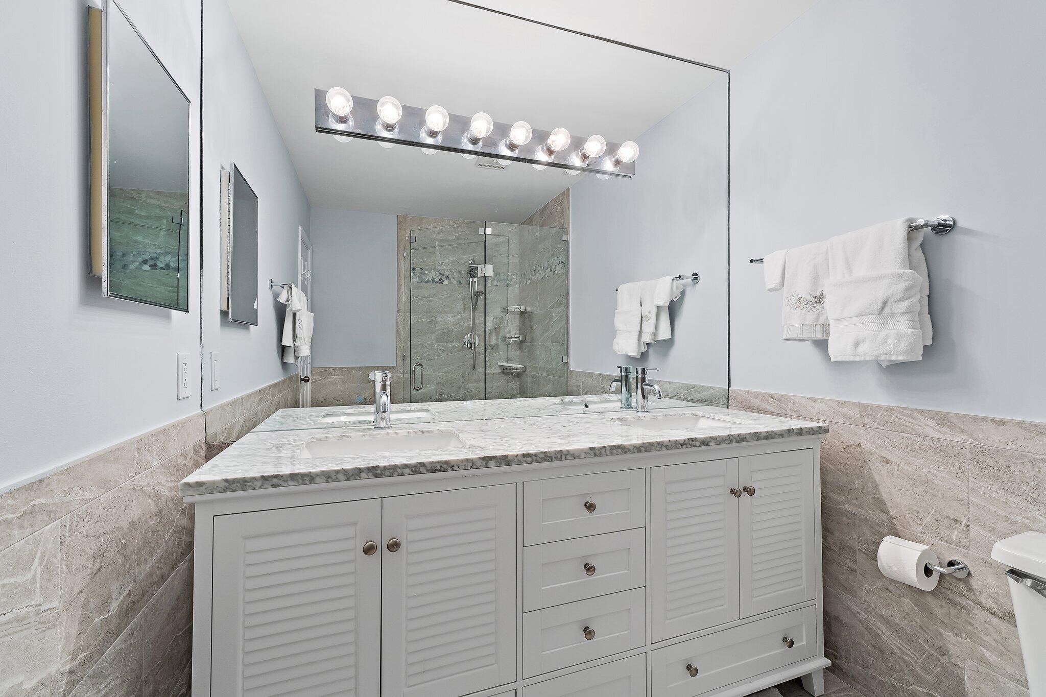 BEACHCOMBER CONDO - Residential