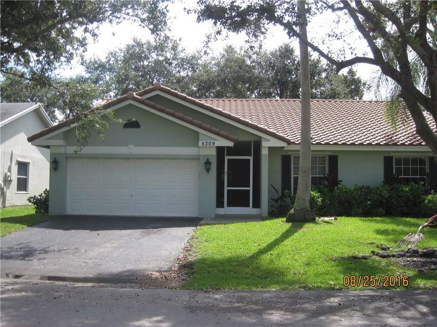 Fabulous 4-bedrm 2-bath in Westview Estates.   New roof 2015, ceramic and wood laminate flooring throughout.   2-car garage.    Immaculate home in great community very friendly close to schools and all shopping.   New roof  in 2015.