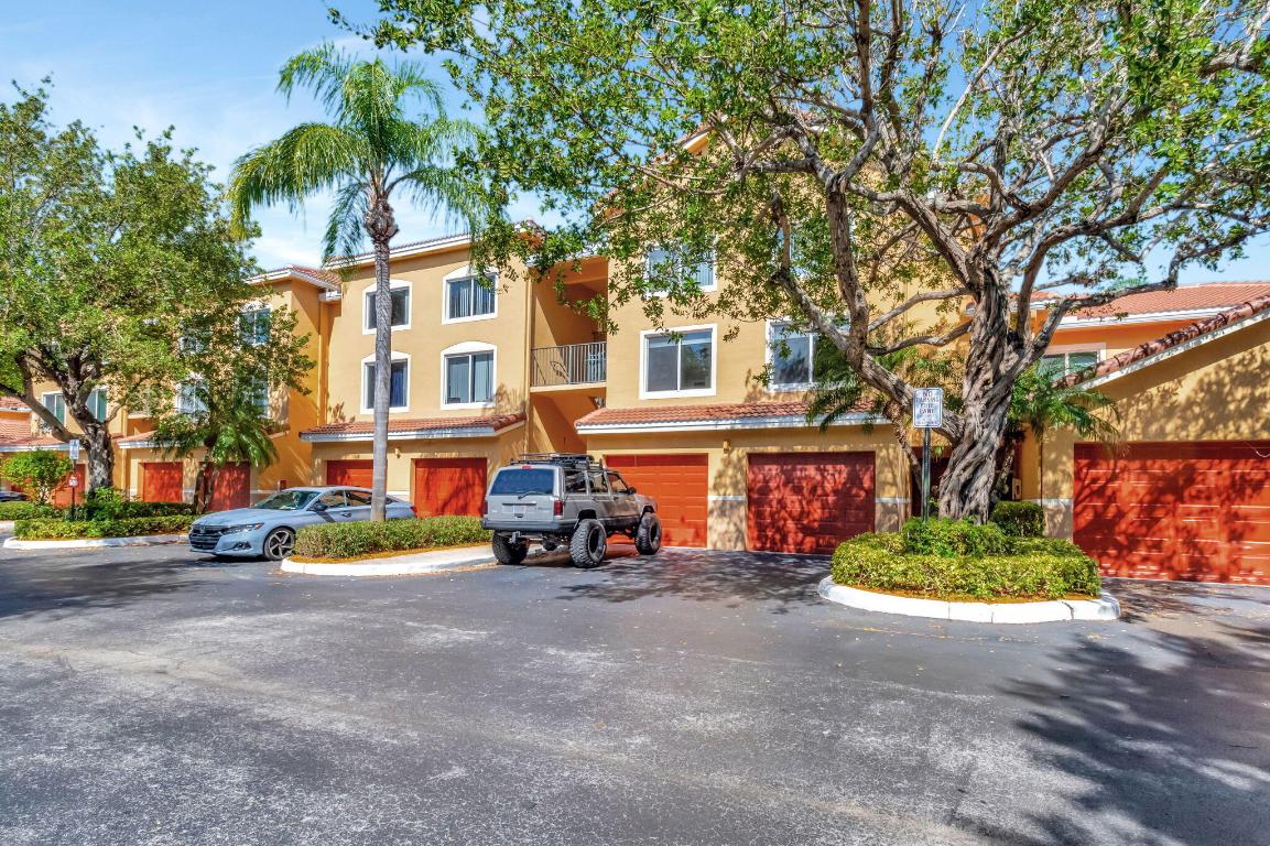 Hypoluxos Mariners Cay Condo - Residential