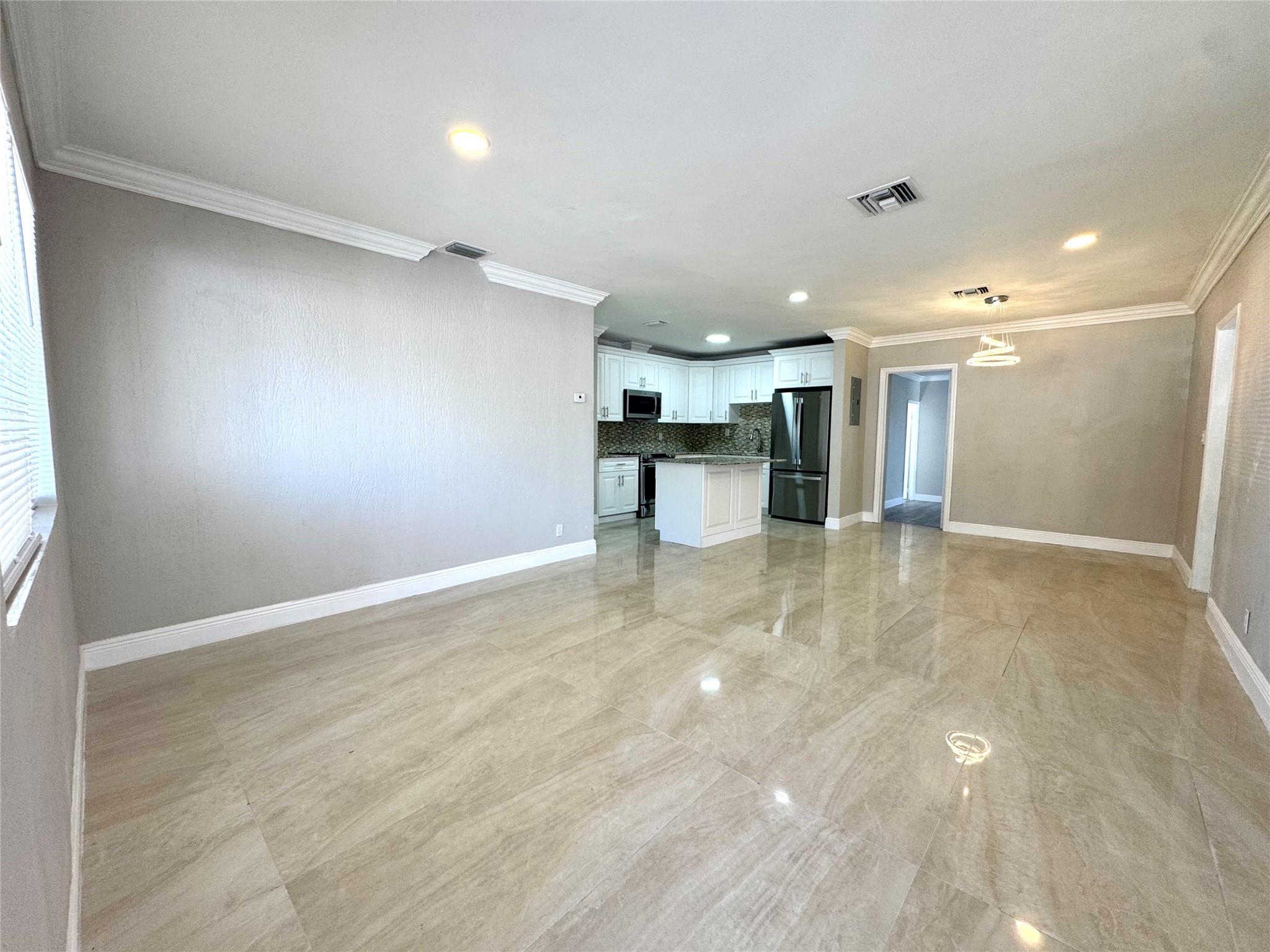 1080 Carolina Ave