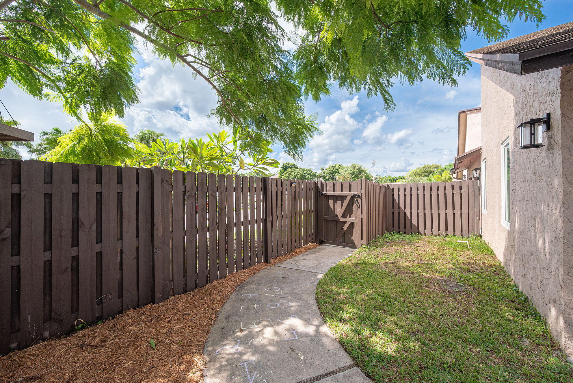 2815 SW 2ND Street