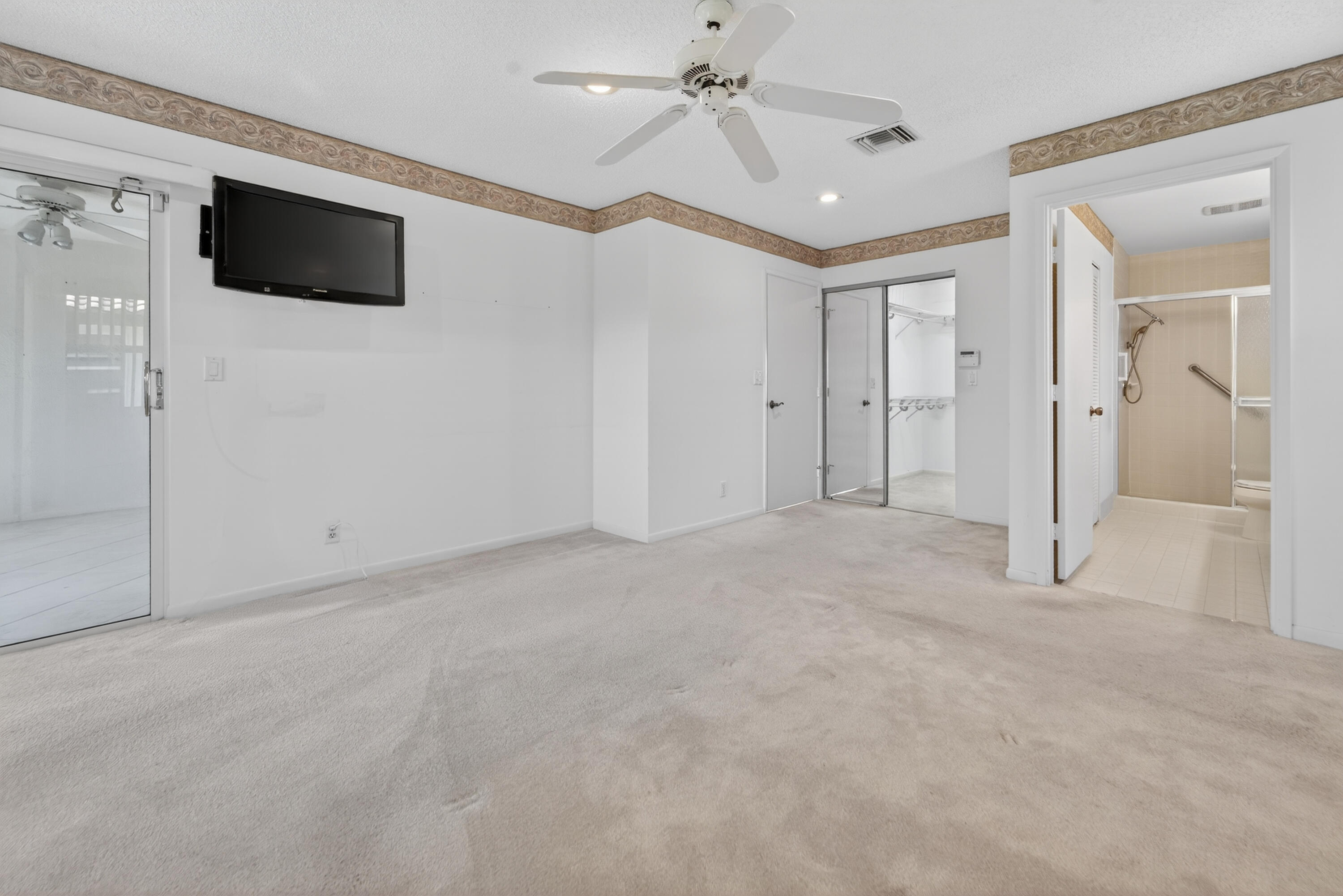 HUNTINGTON POINTE - Residential