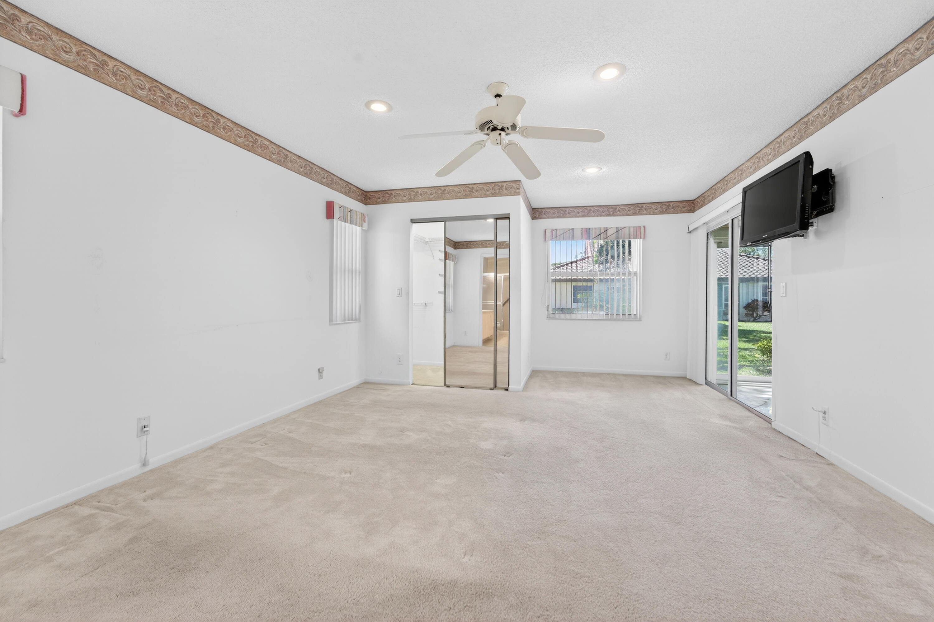 HUNTINGTON POINTE - Residential