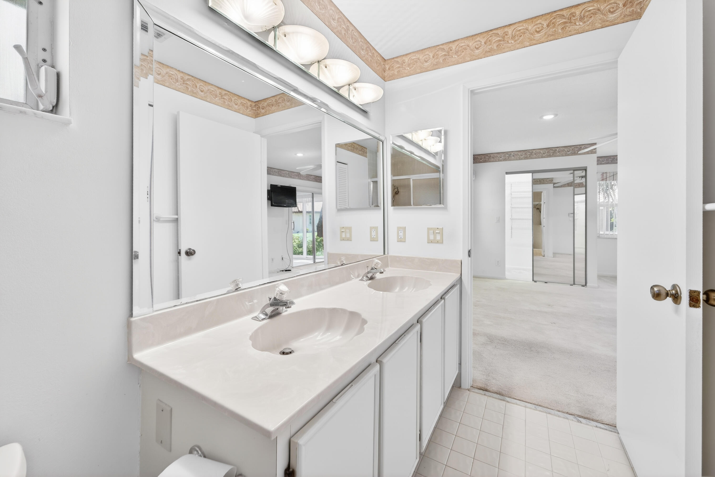 HUNTINGTON POINTE - Residential