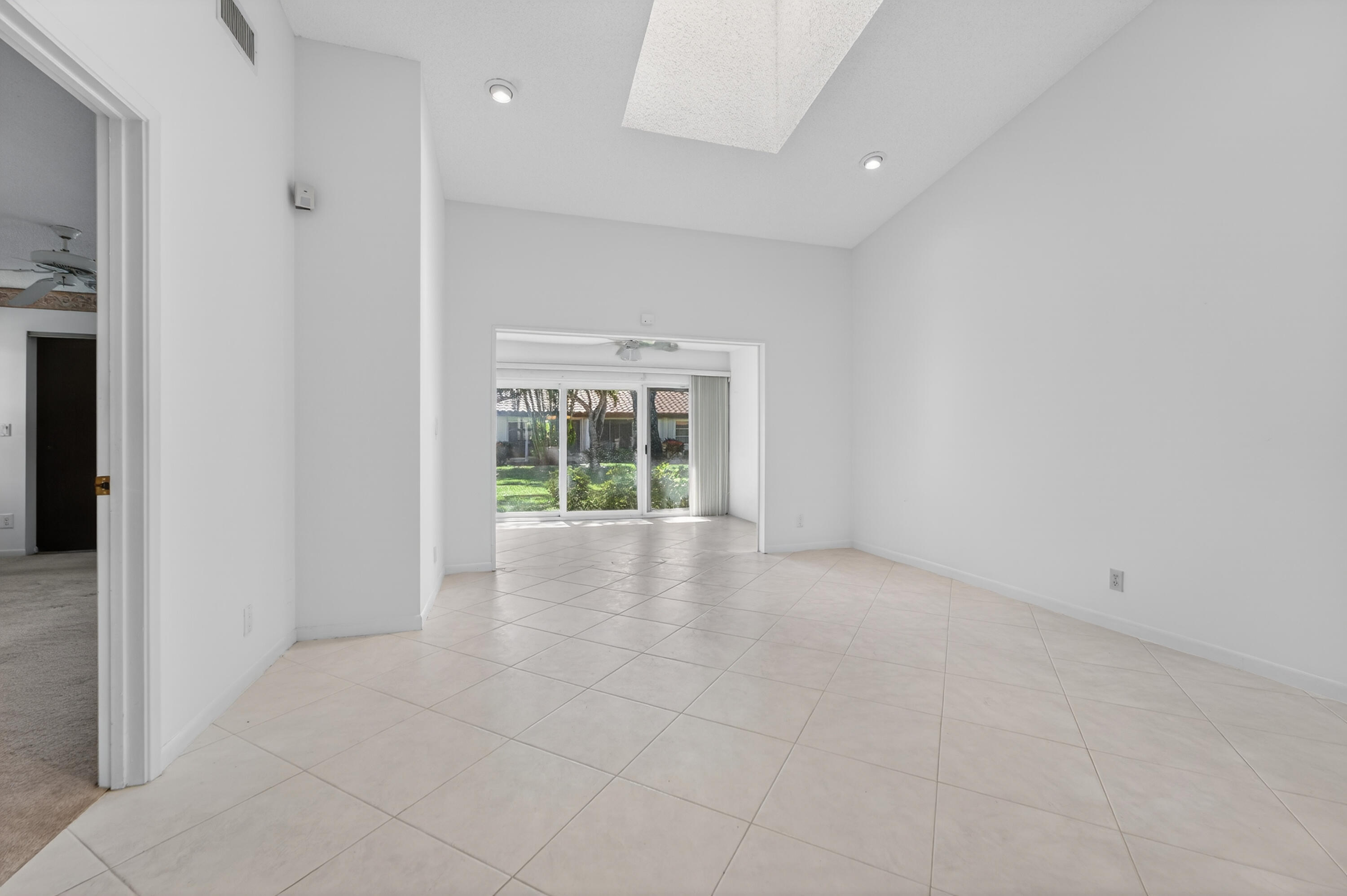 HUNTINGTON POINTE - Residential