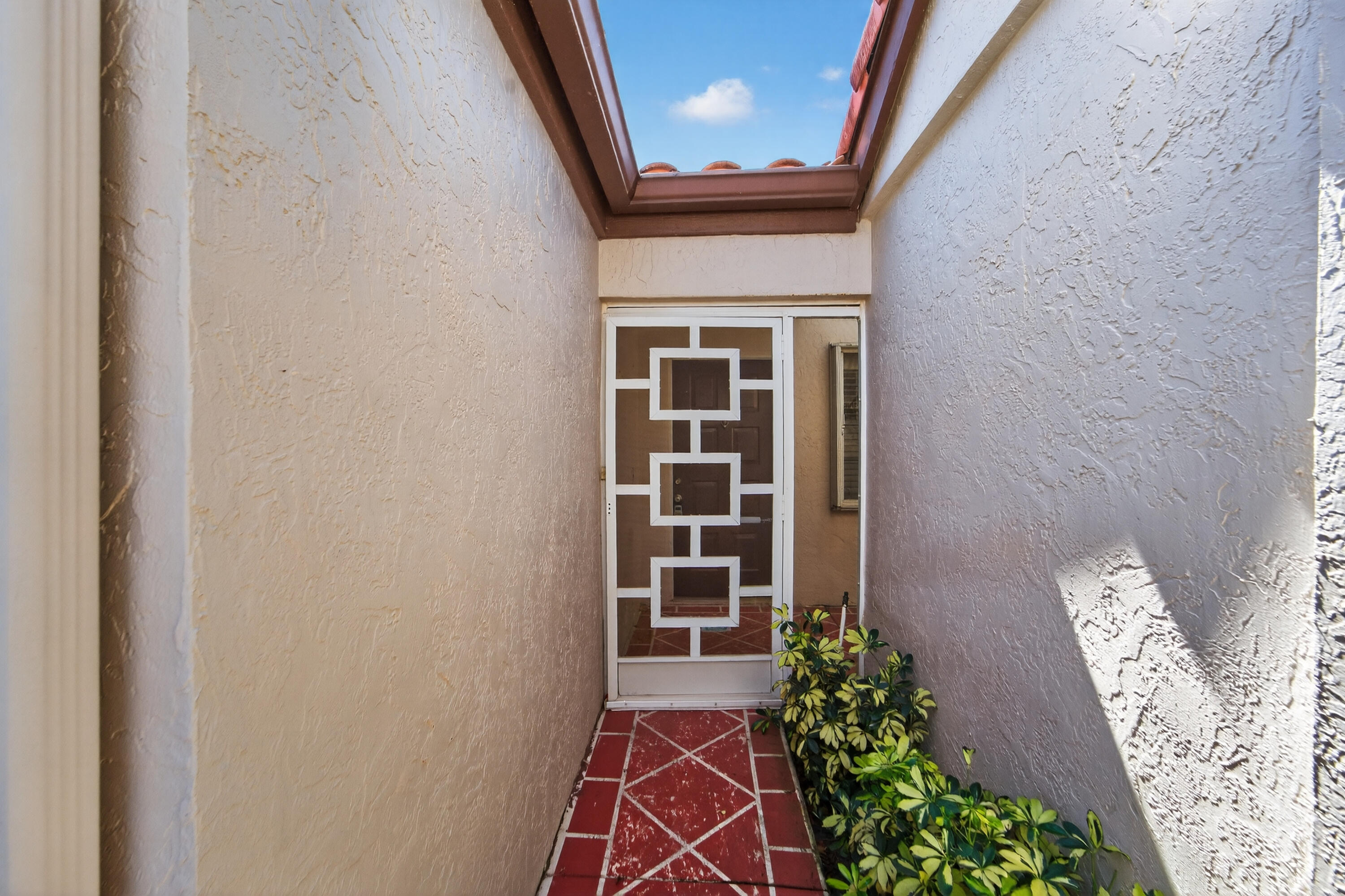 HUNTINGTON POINTE - Residential