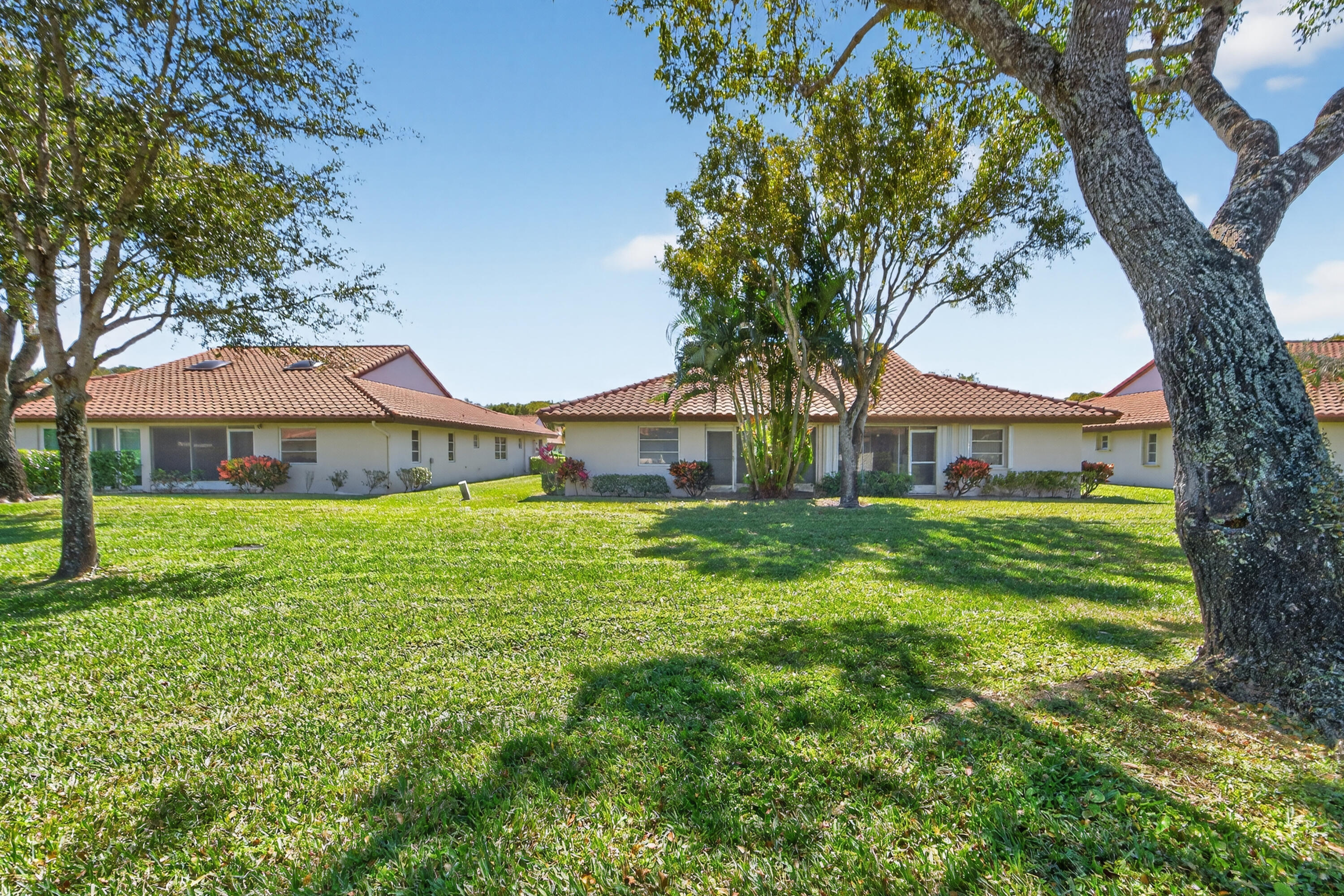 HUNTINGTON POINTE - Residential