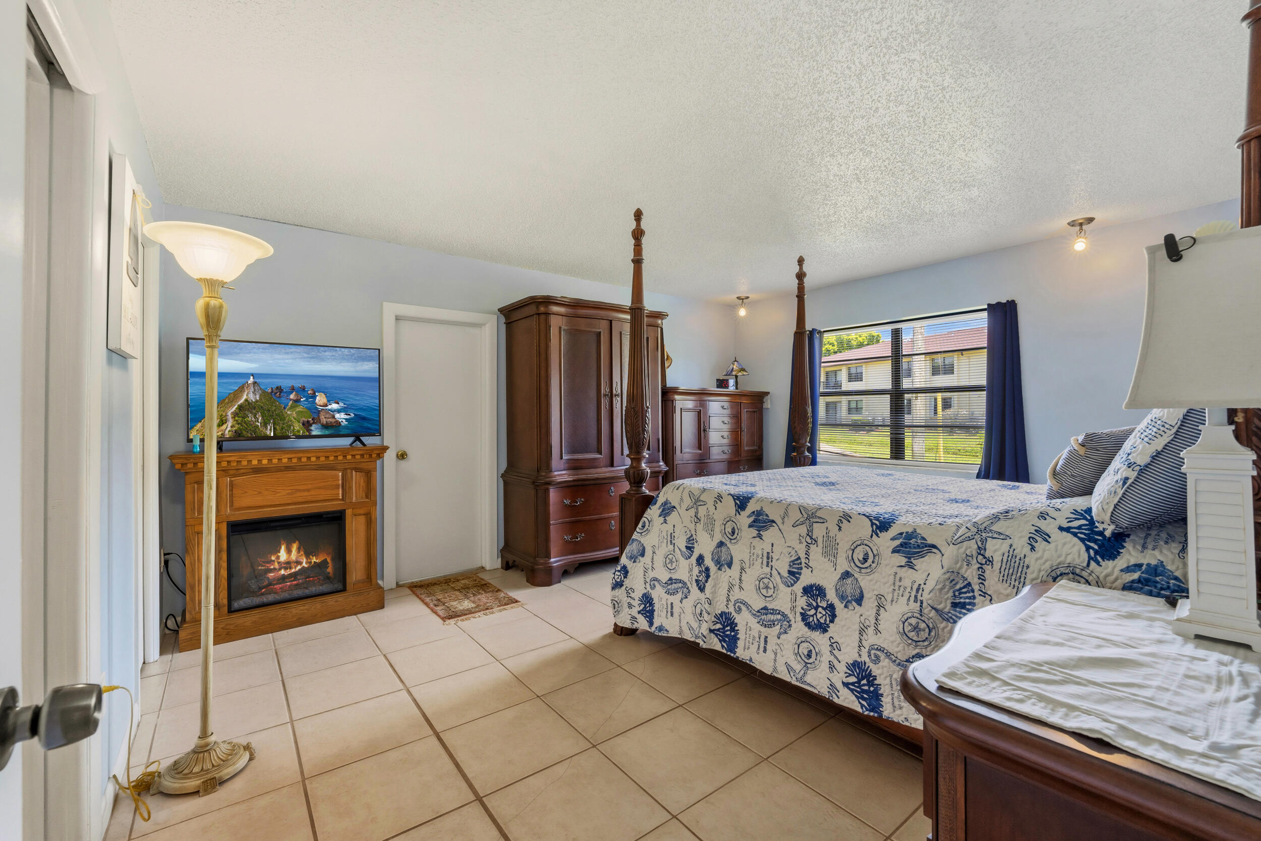 ISLAND HOUSE CONDOMINIUM PHASE I - Residential