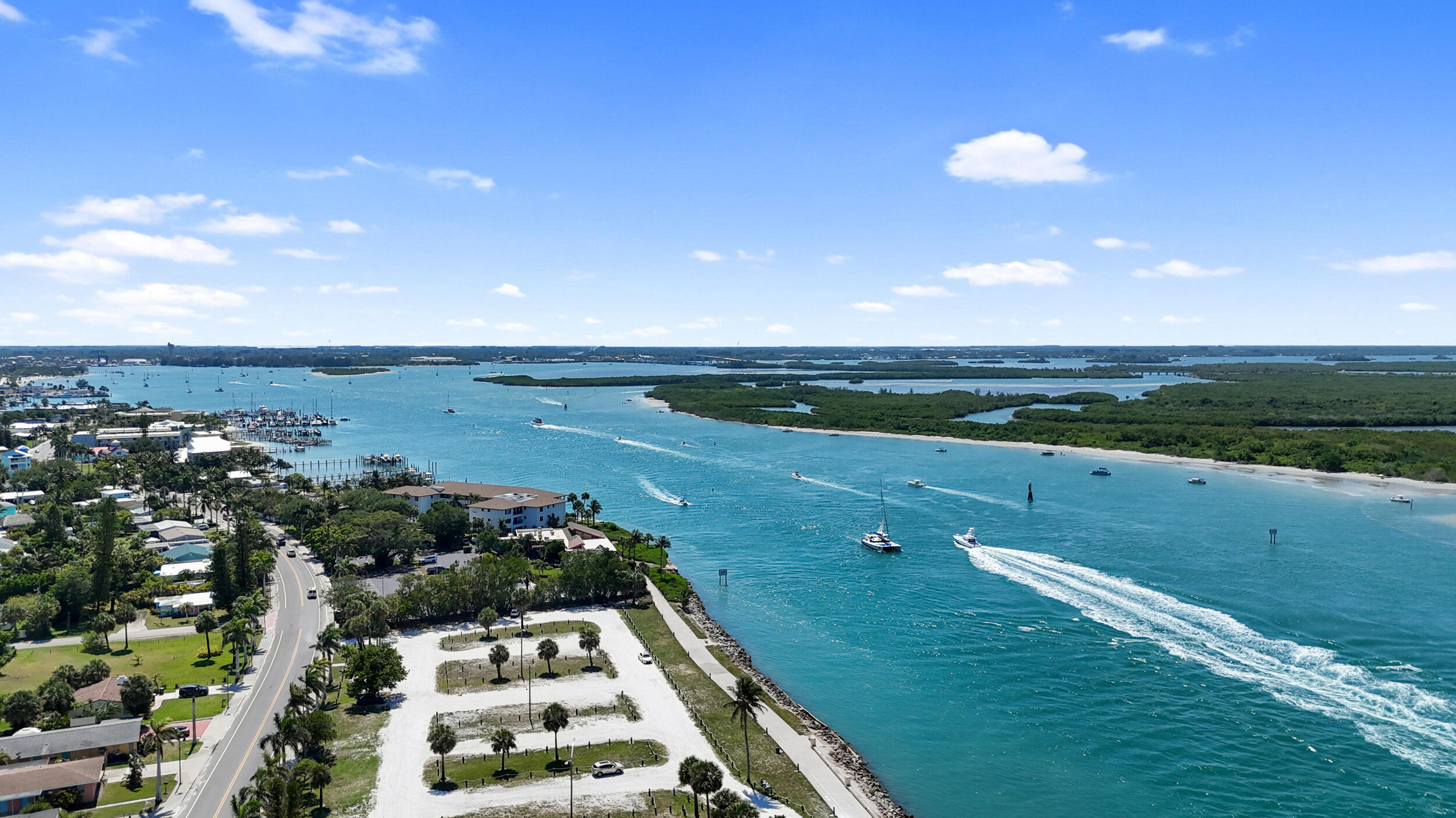 ISLAND HOUSE CONDOMINIUM PHASE I - Residential