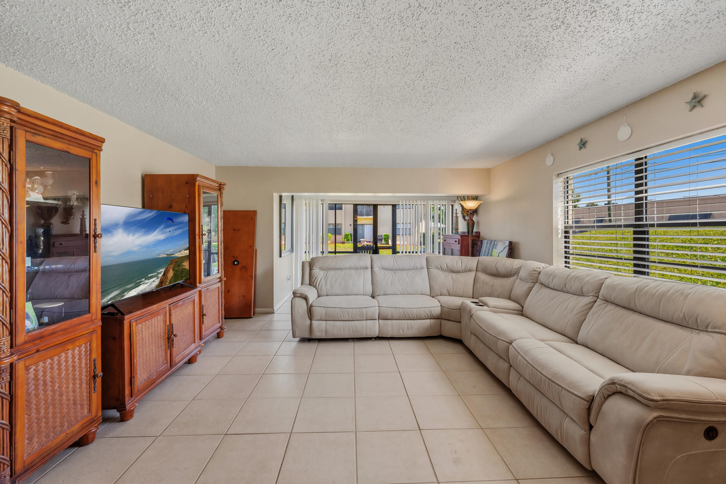 ISLAND HOUSE CONDOMINIUM PHASE I - Residential