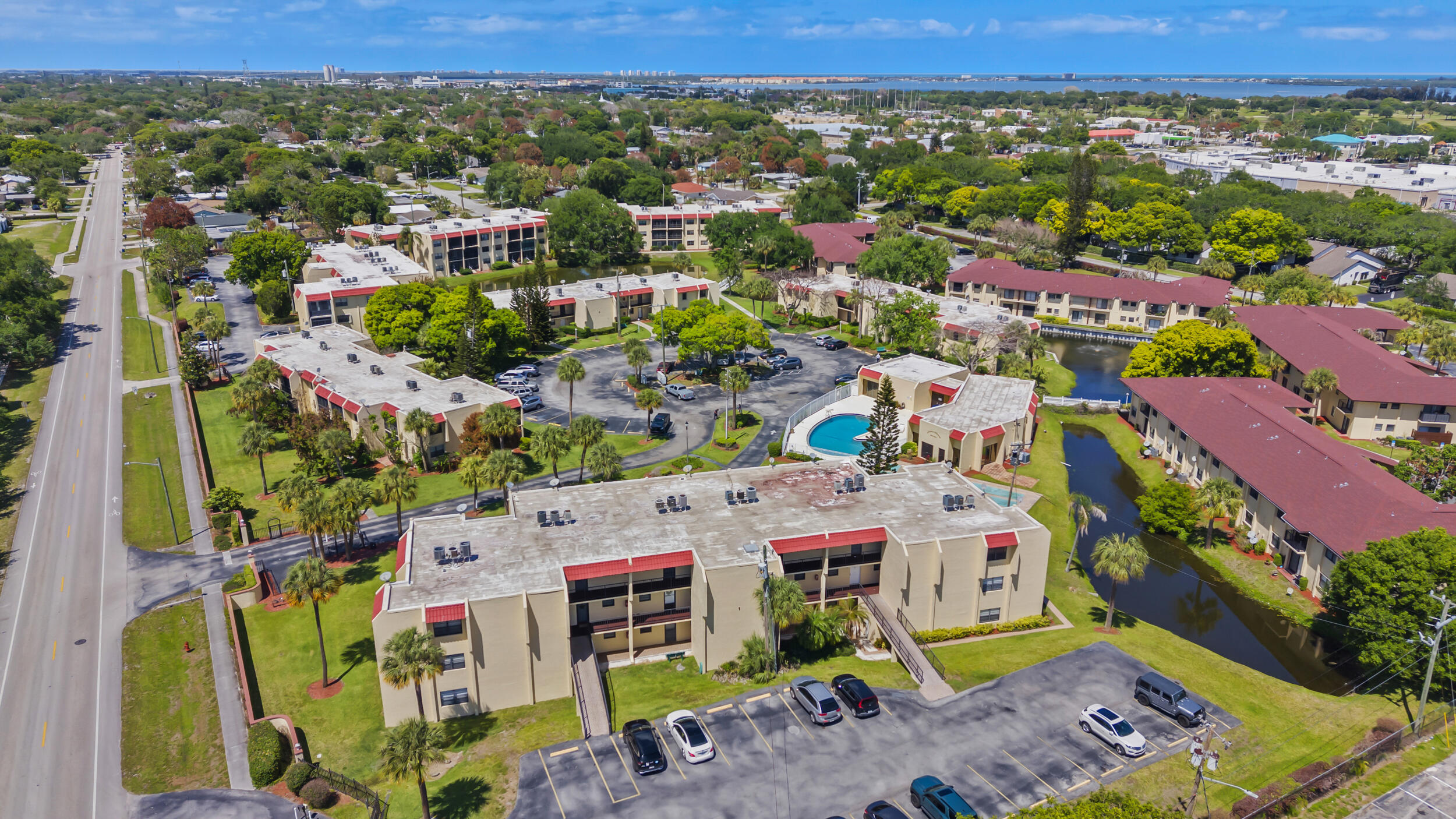 ISLAND HOUSE CONDOMINIUM PHASE I - Residential