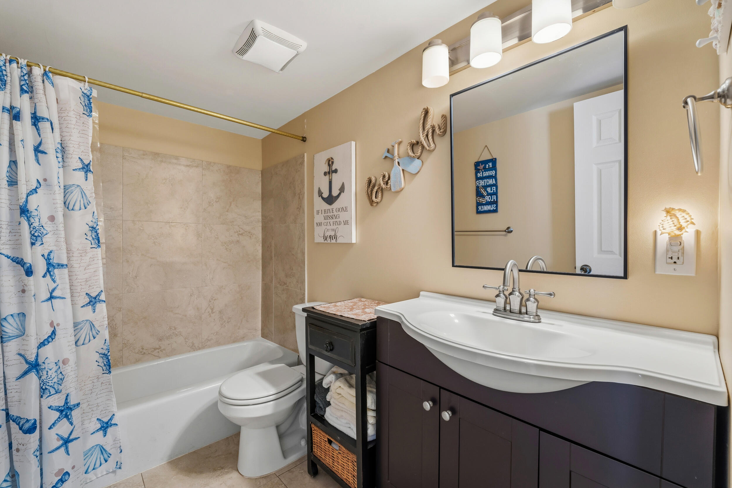 ISLAND HOUSE CONDOMINIUM PHASE I - Residential