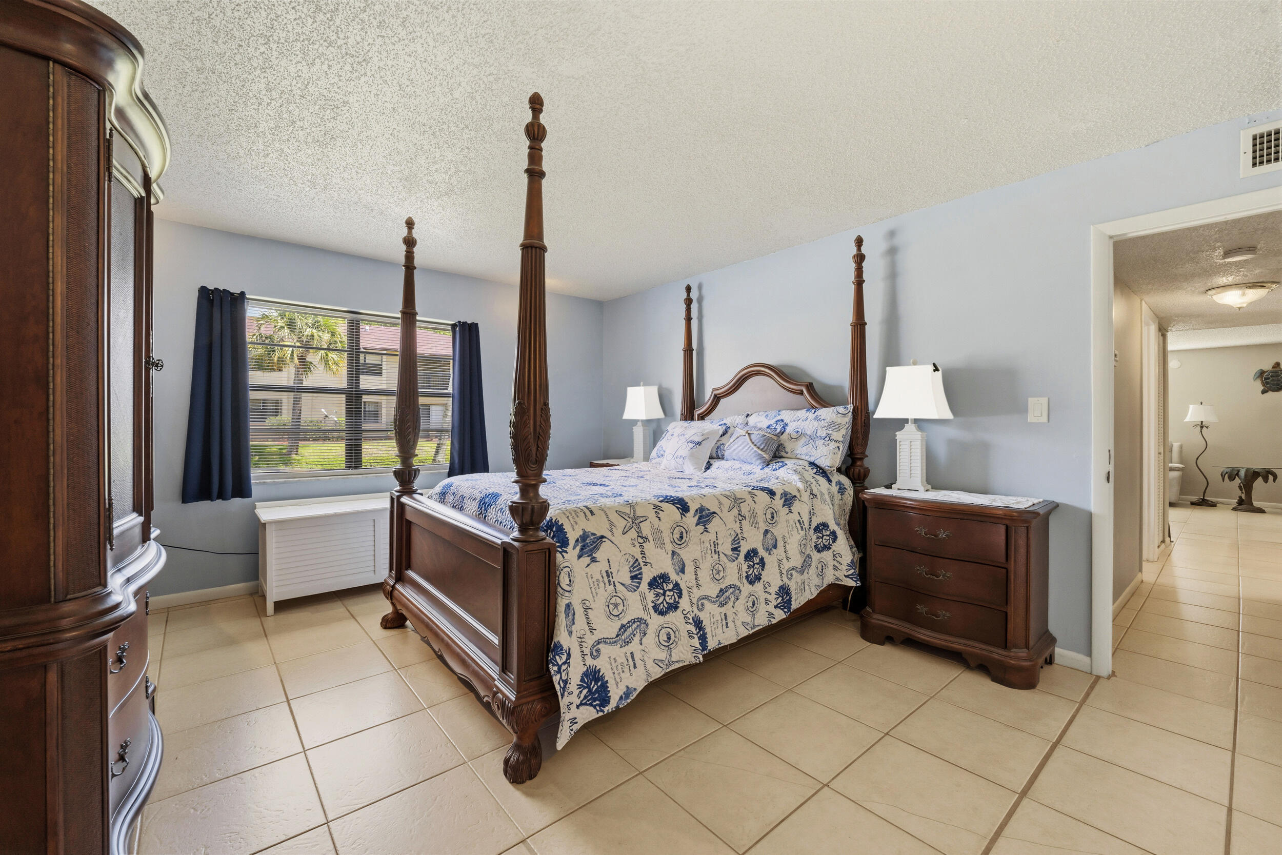 ISLAND HOUSE CONDOMINIUM PHASE I - Residential