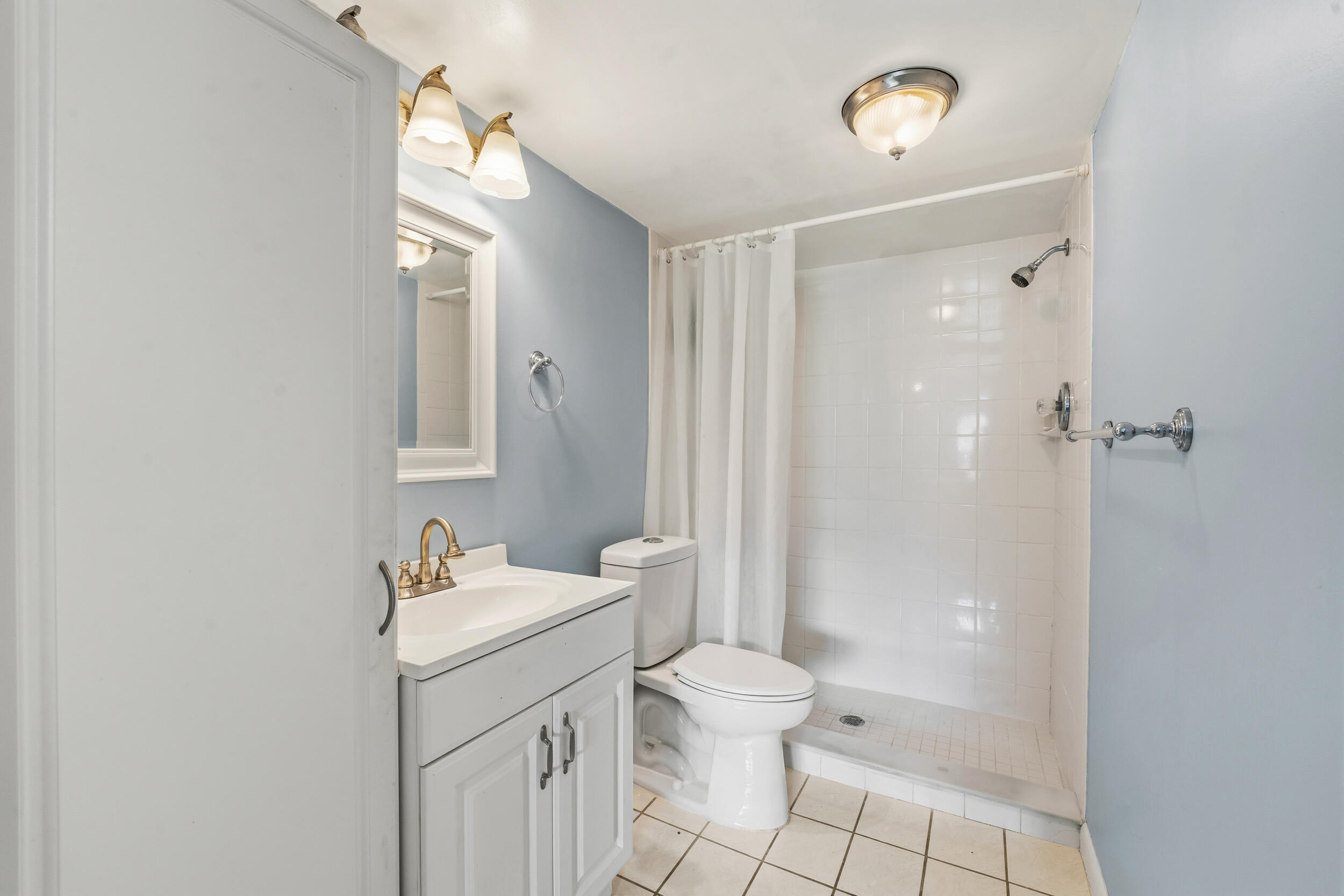 ISLAND HOUSE CONDOMINIUM PHASE I - Residential