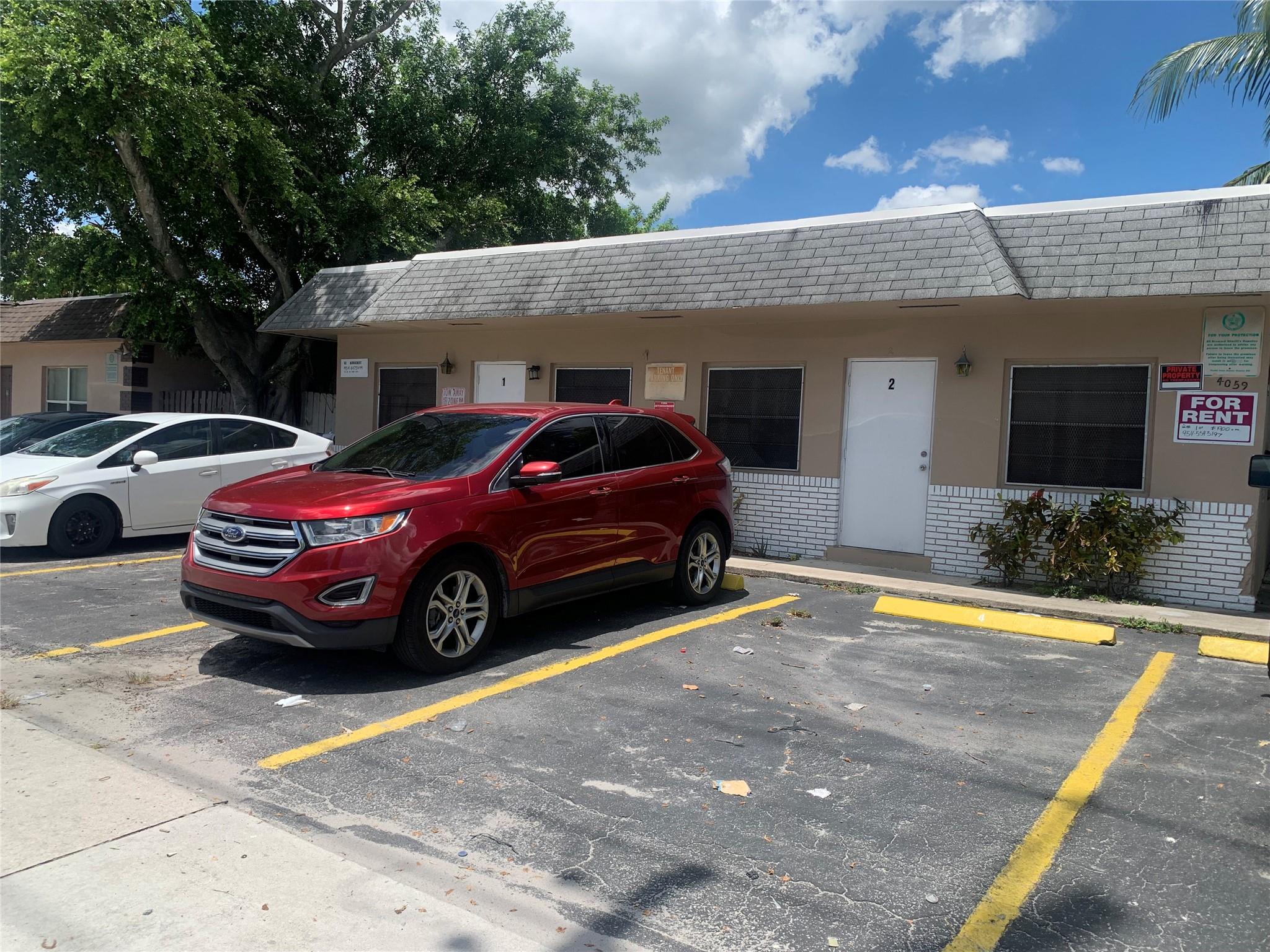 2/1 unit for immediate move in. beautiful 2-bedroom one full bath with big backyard tile floor, granite kitchen, new 2025 air conditioner . immediate move in