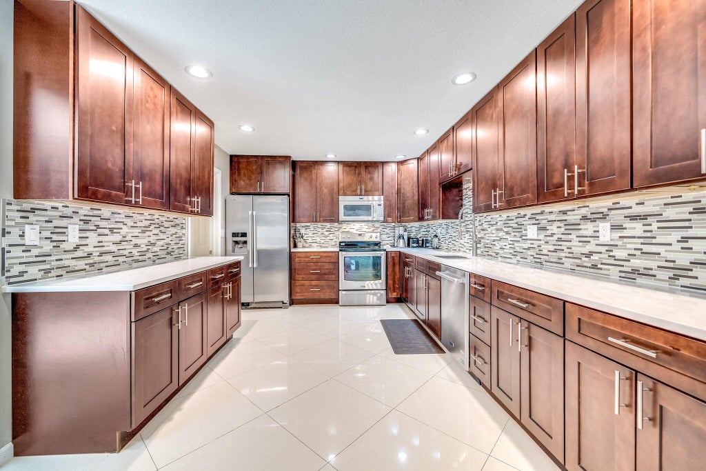 Photo of 574 JUNIPER Place, Wellington, FL 33414 (MLS # B26078113)