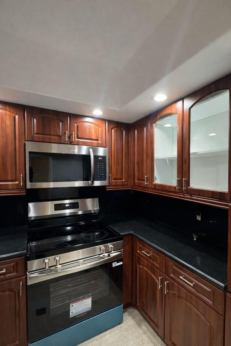 1985 S Ocean Drive 20A