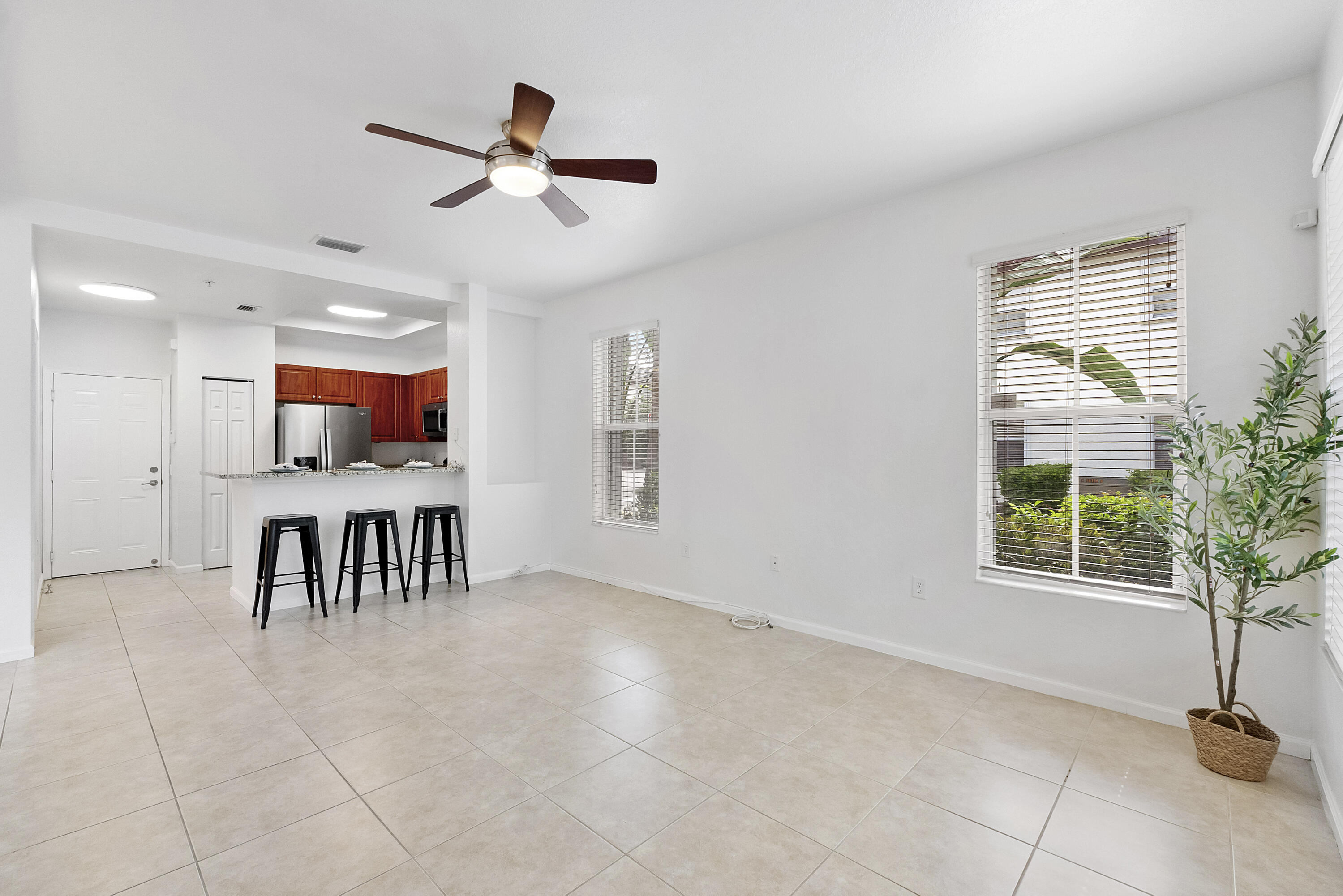 PALOMA LAKES CONDOMINIUM NO 1 - Residential