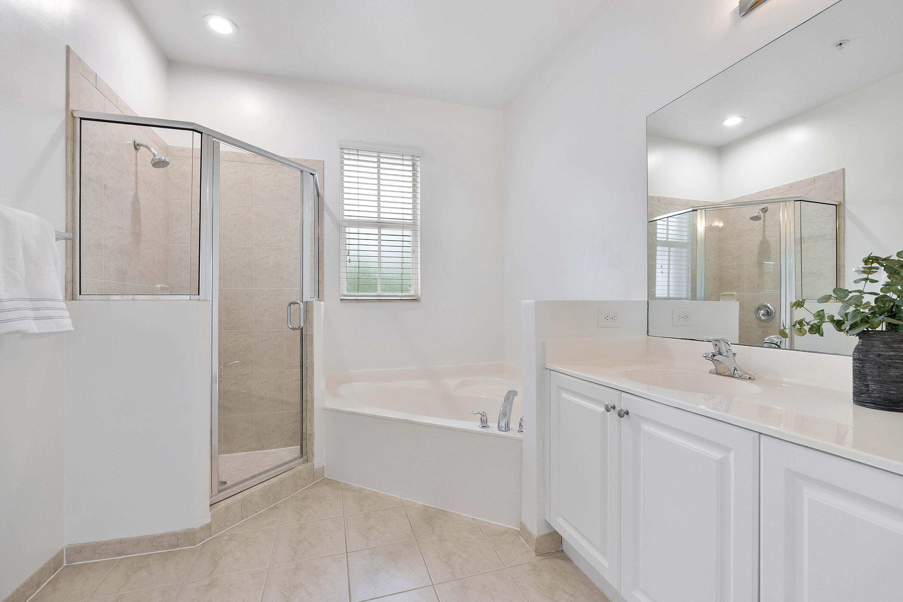 PALOMA LAKES CONDOMINIUM NO 1 - Residential