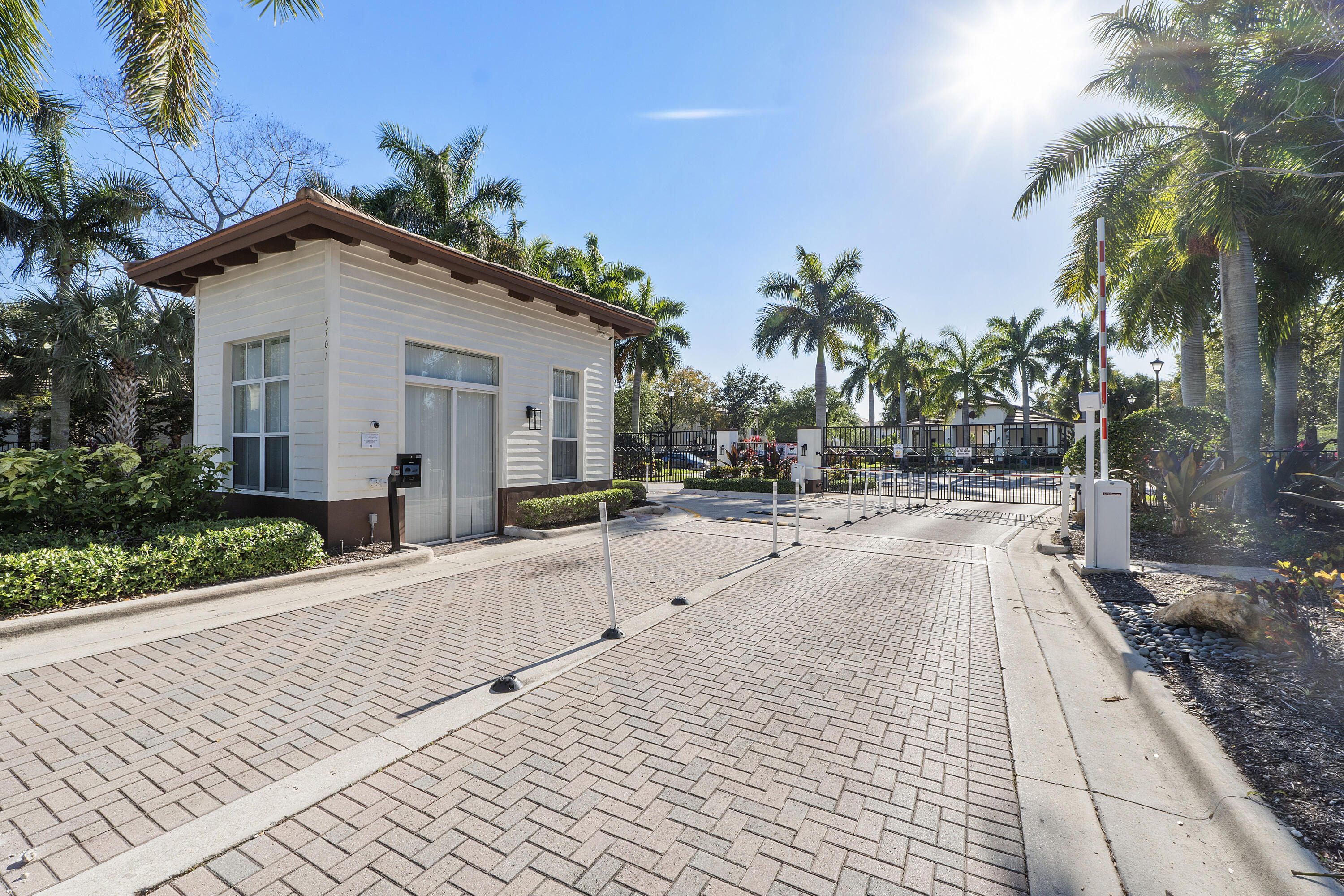 PALOMA LAKES CONDOMINIUM NO 1 - Residential
