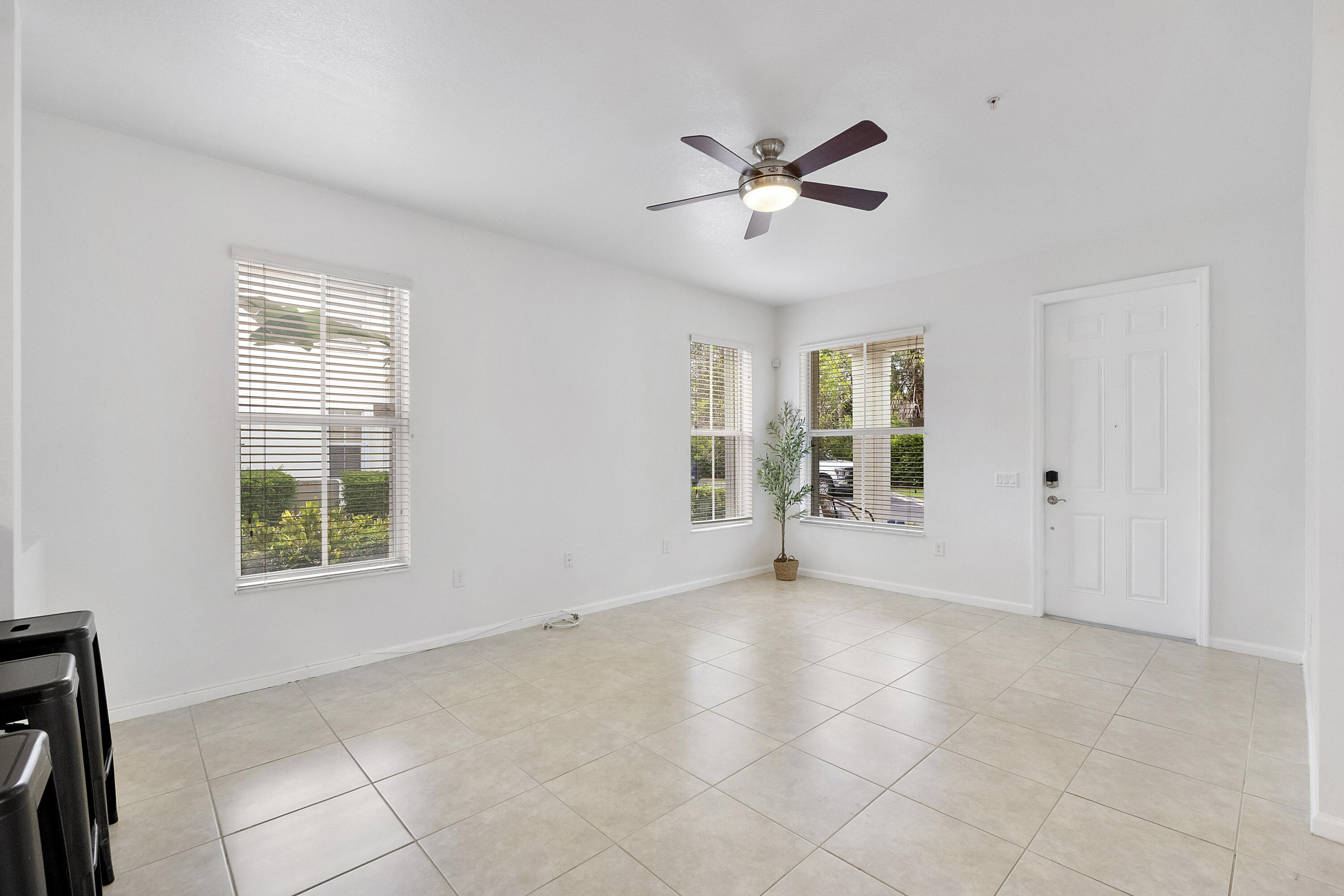 PALOMA LAKES CONDOMINIUM NO 1 - Residential