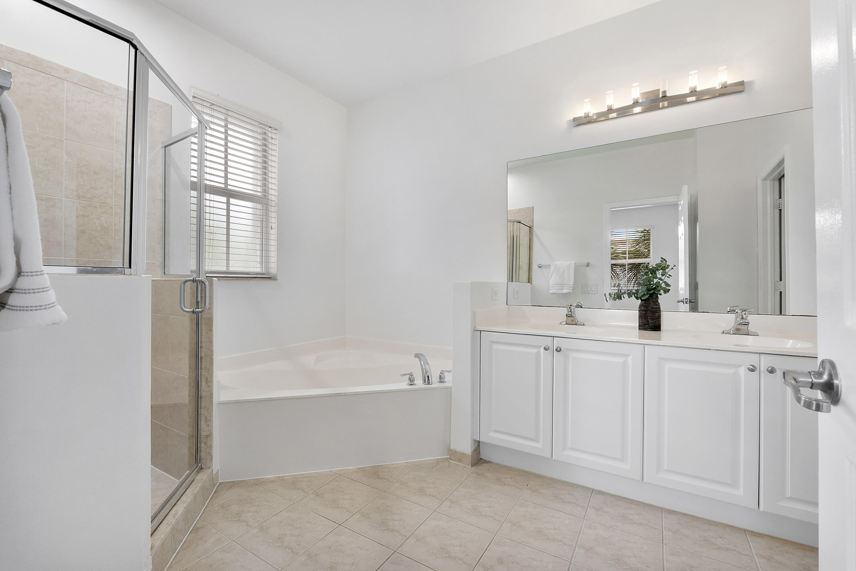 PALOMA LAKES CONDOMINIUM NO 1 - Residential