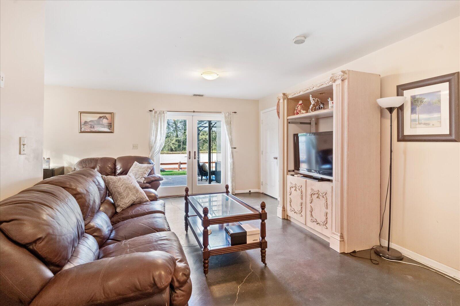 HOMELAND - Residential Lease
