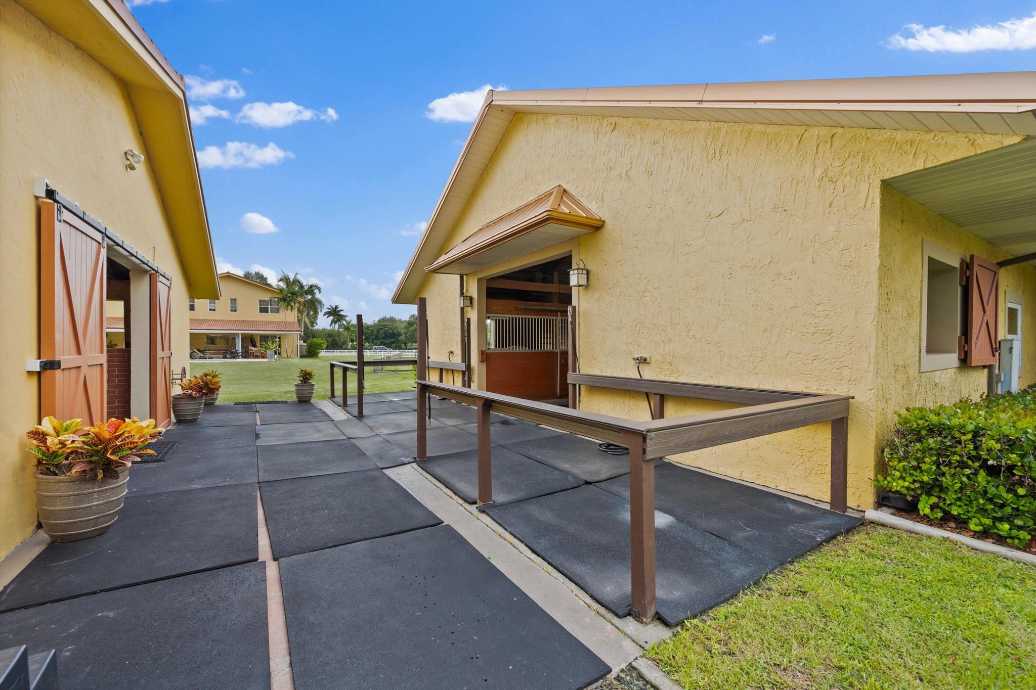 HOMELAND - Residential Lease