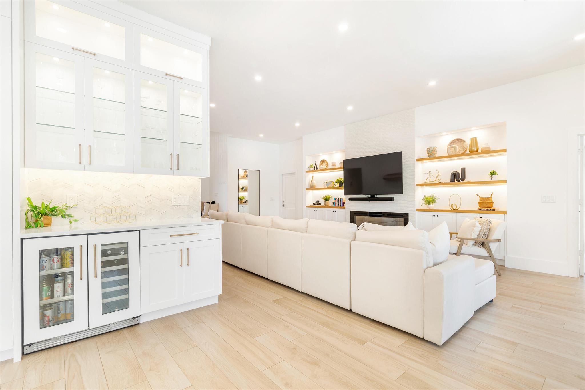 PIRATES COVE - Residential