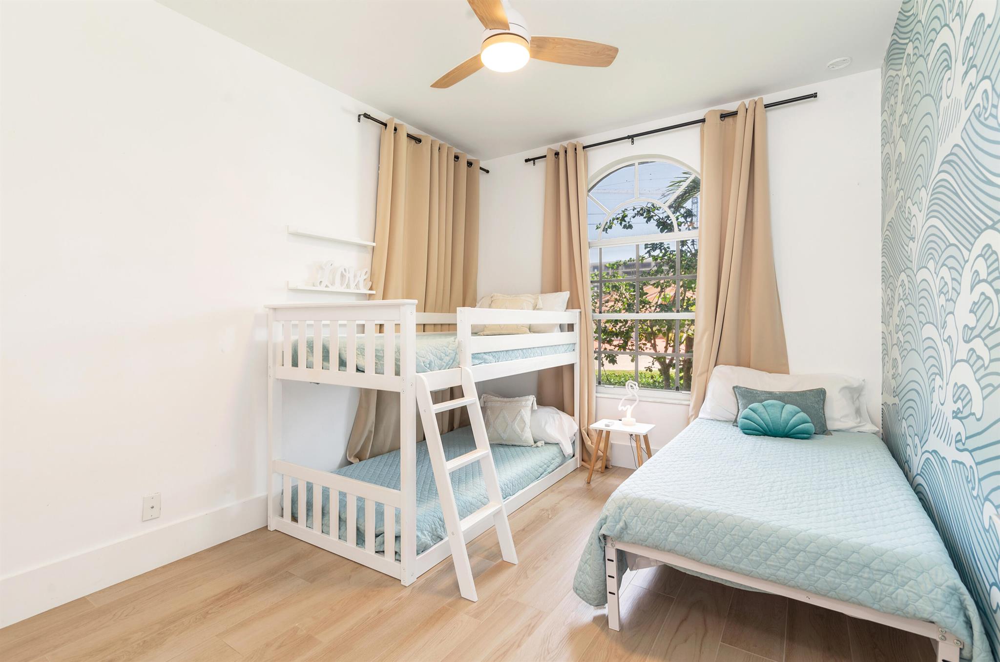 PIRATES COVE - Residential