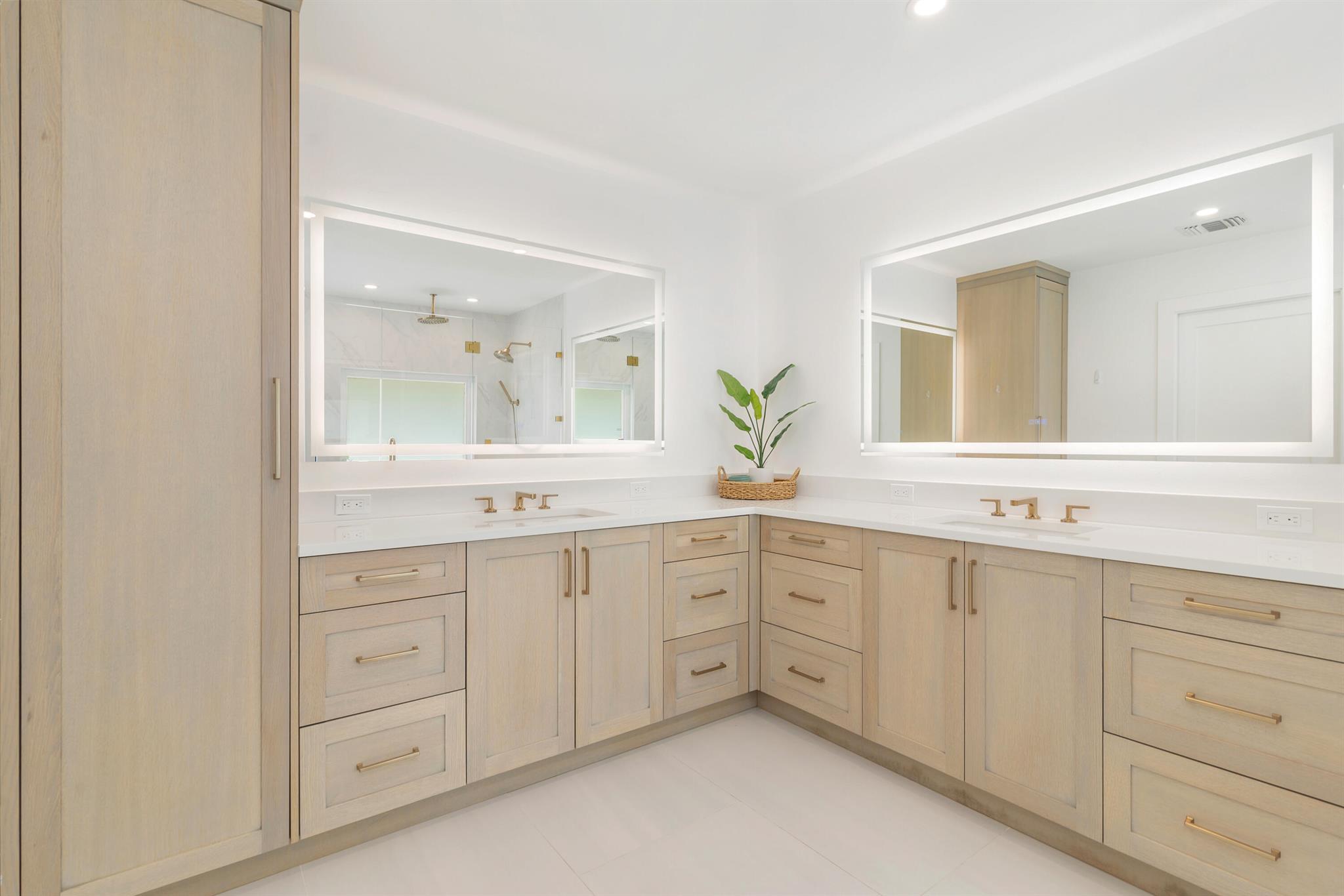 PIRATES COVE - Residential