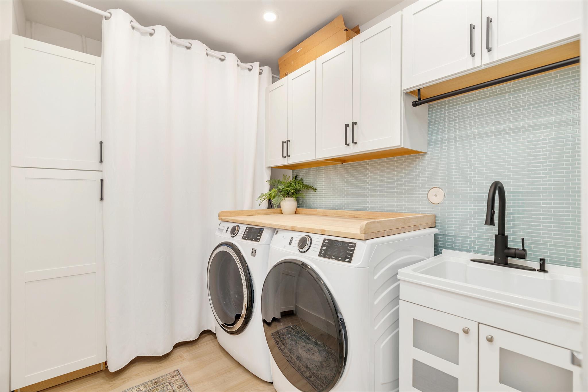 PIRATES COVE - Residential