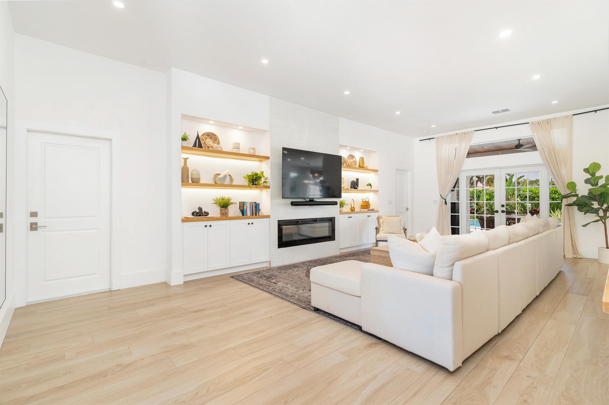 PIRATES COVE - Residential