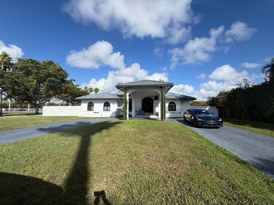 Amazing 6 beds 4 baths plus den property located in Mansions at Sunset II, corner, with circular driveway, pool, plenty of spaces for over 20 cars, location, location! convenient located, close to everything, recently totally remodeled, fully fenced, impact doors and windows all around, granite countertops, high end appliances. Back yard with artificial grass. All measures are approximate. Listing is relate  to the sellers. IT WON'T LAST LONG!!!